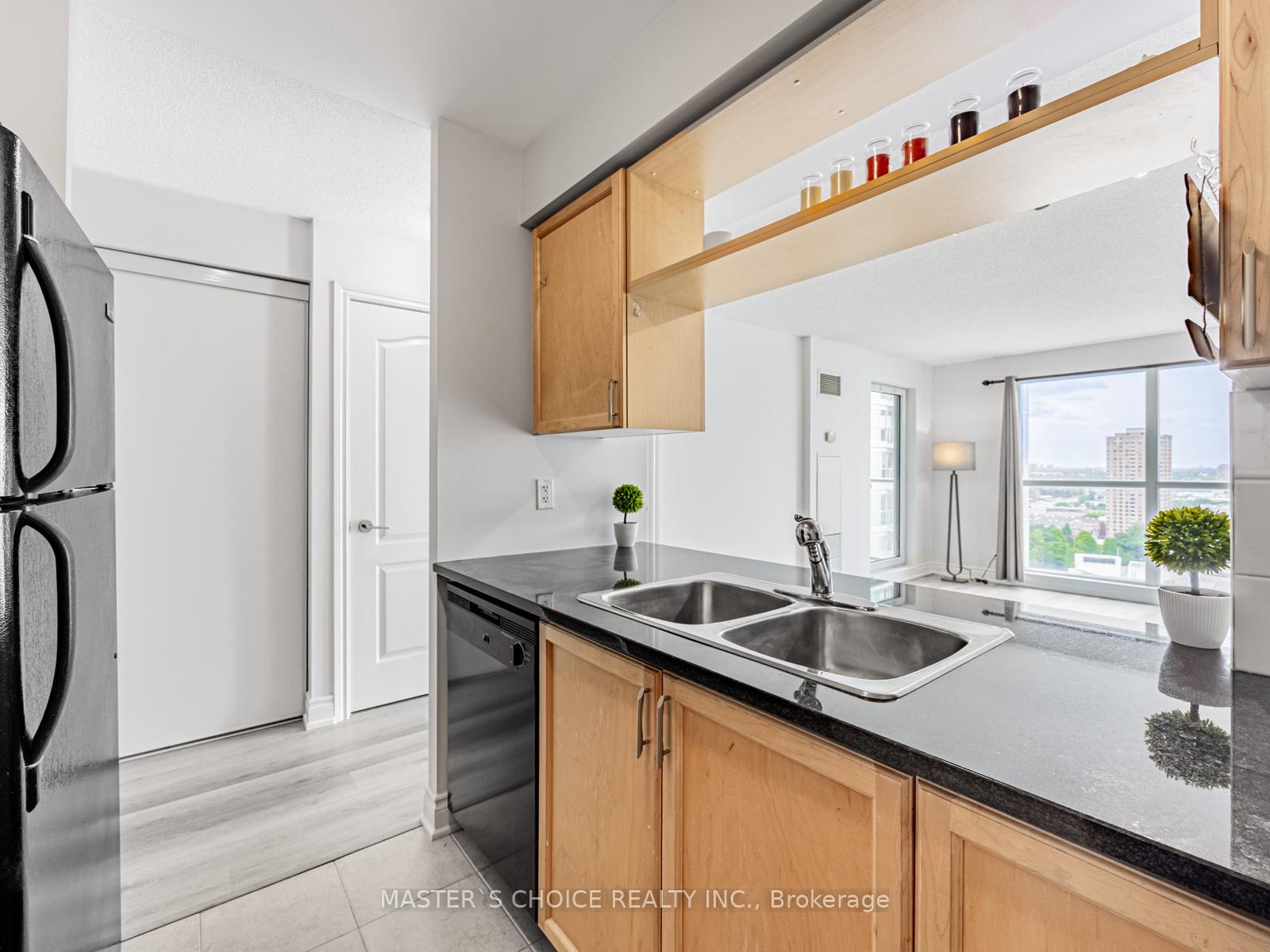 2 Bedrooms Condo at 70 Town Centre, Toronto For sale