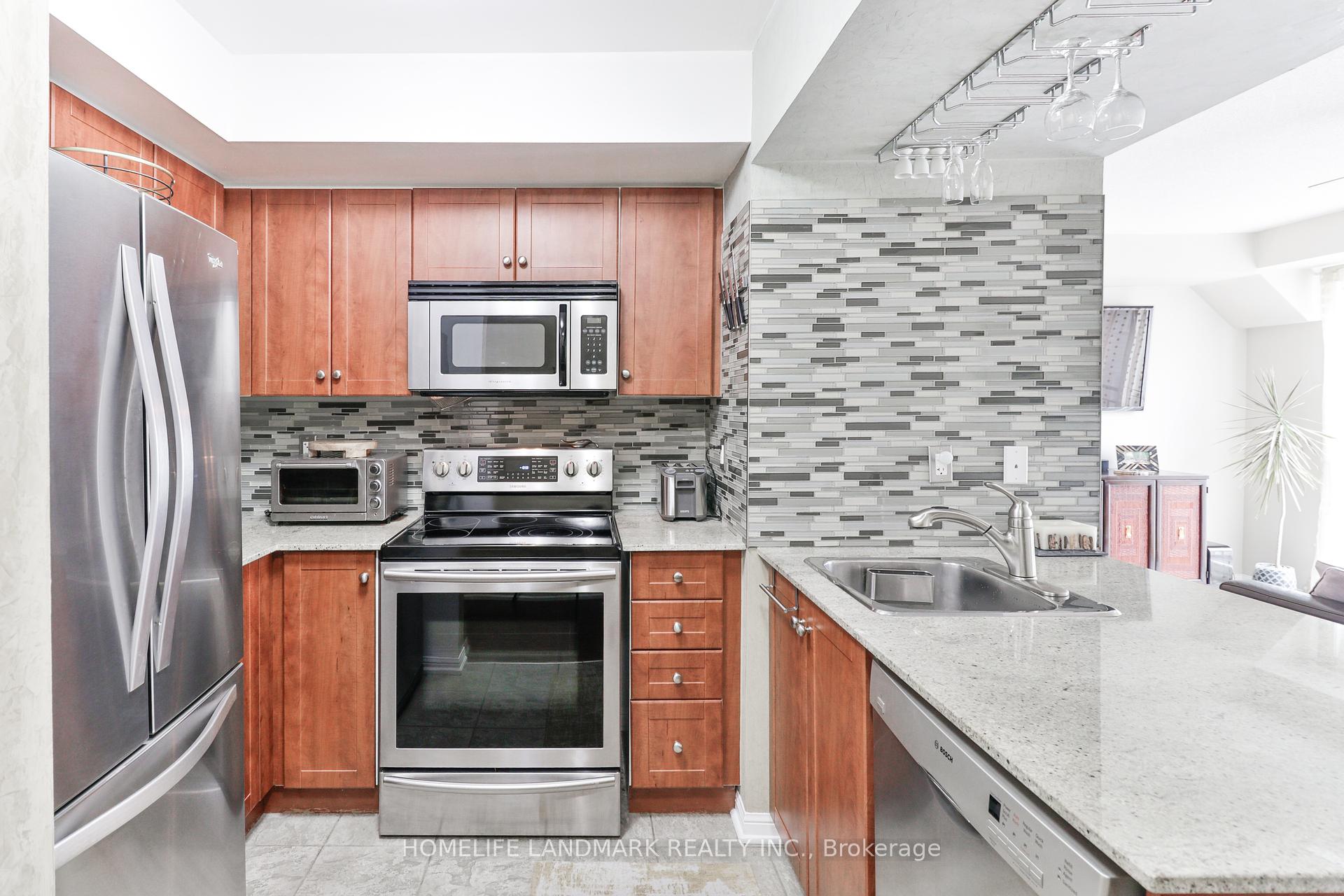 3 Bedrooms Condo at 26 Laidlaw, Toronto For sale