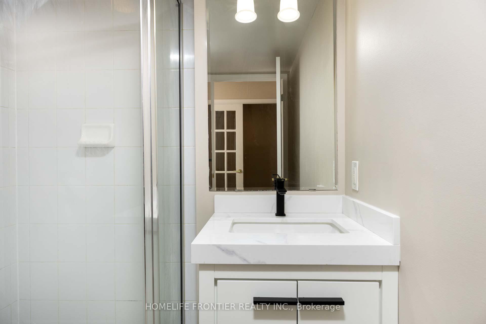 2 Bedrooms Condo at 18 Kenaston, Toronto For sale