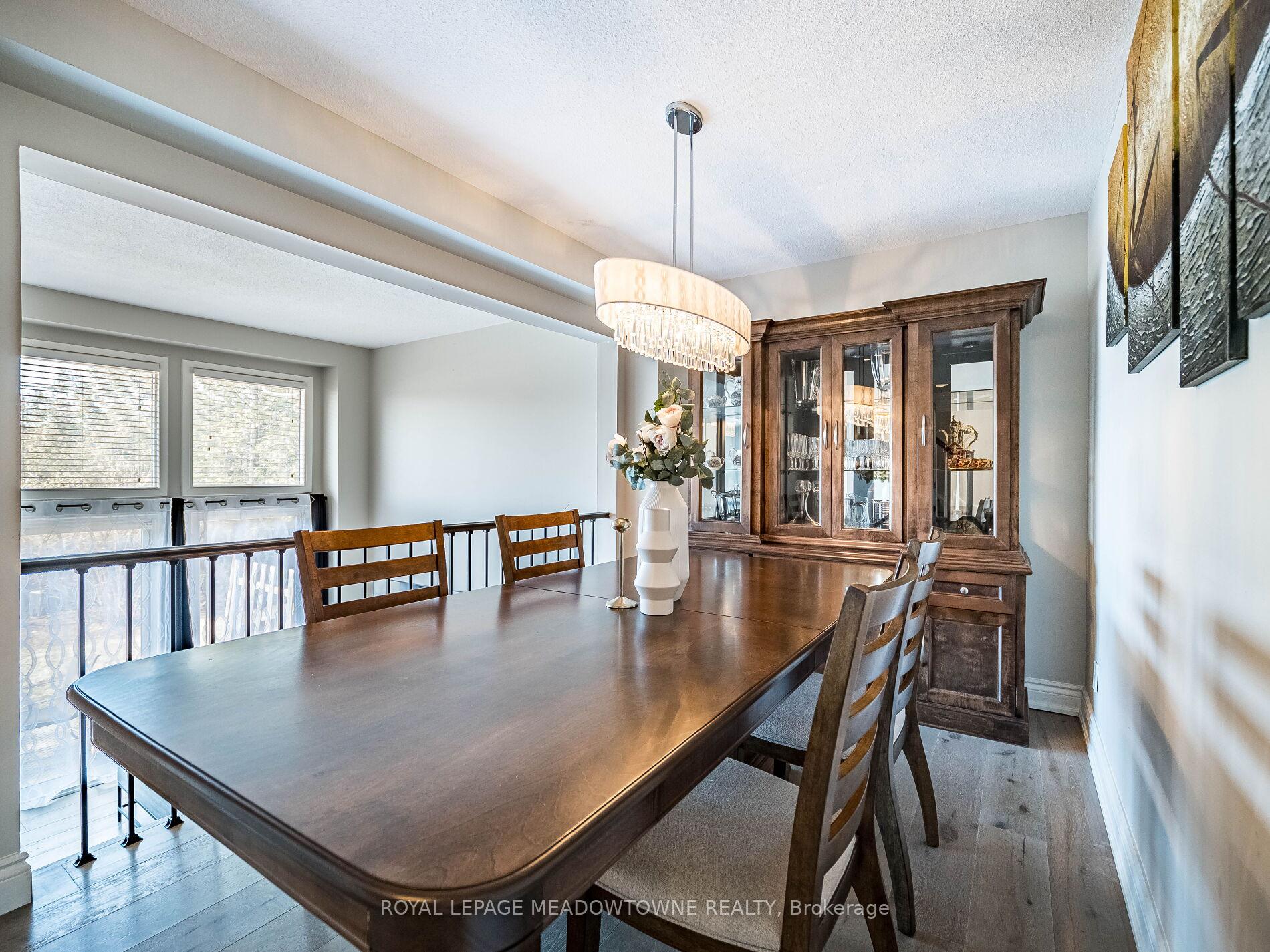 3 Bedrooms Condo at 6780 Formentera, Mississauga For sale