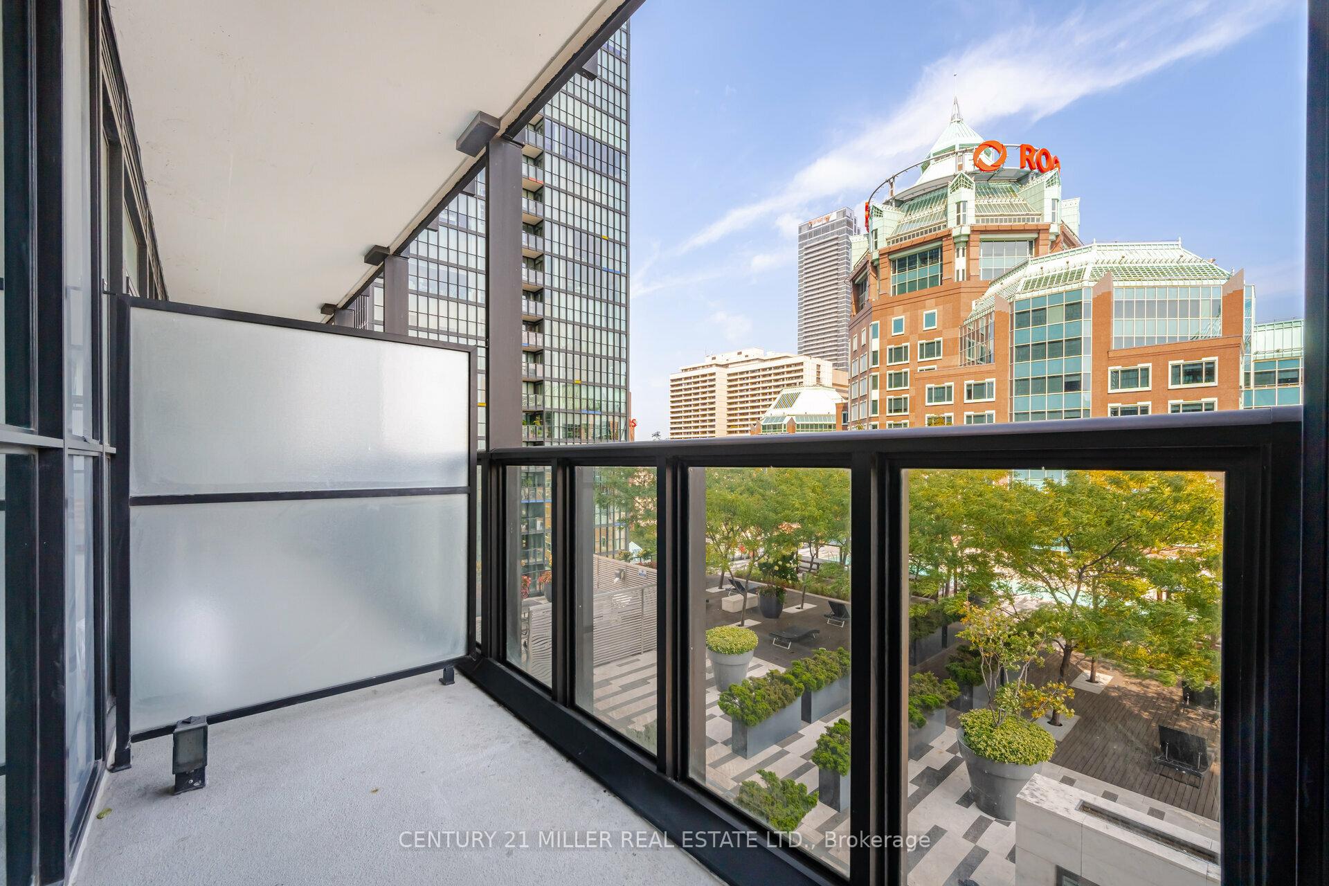 2 Bedrooms Condo at 101 Charles, Toronto For sale