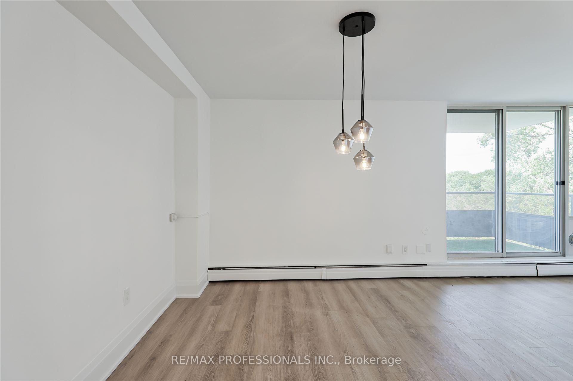 3 Bedrooms Condo at 11 Neilson, Toronto For sale