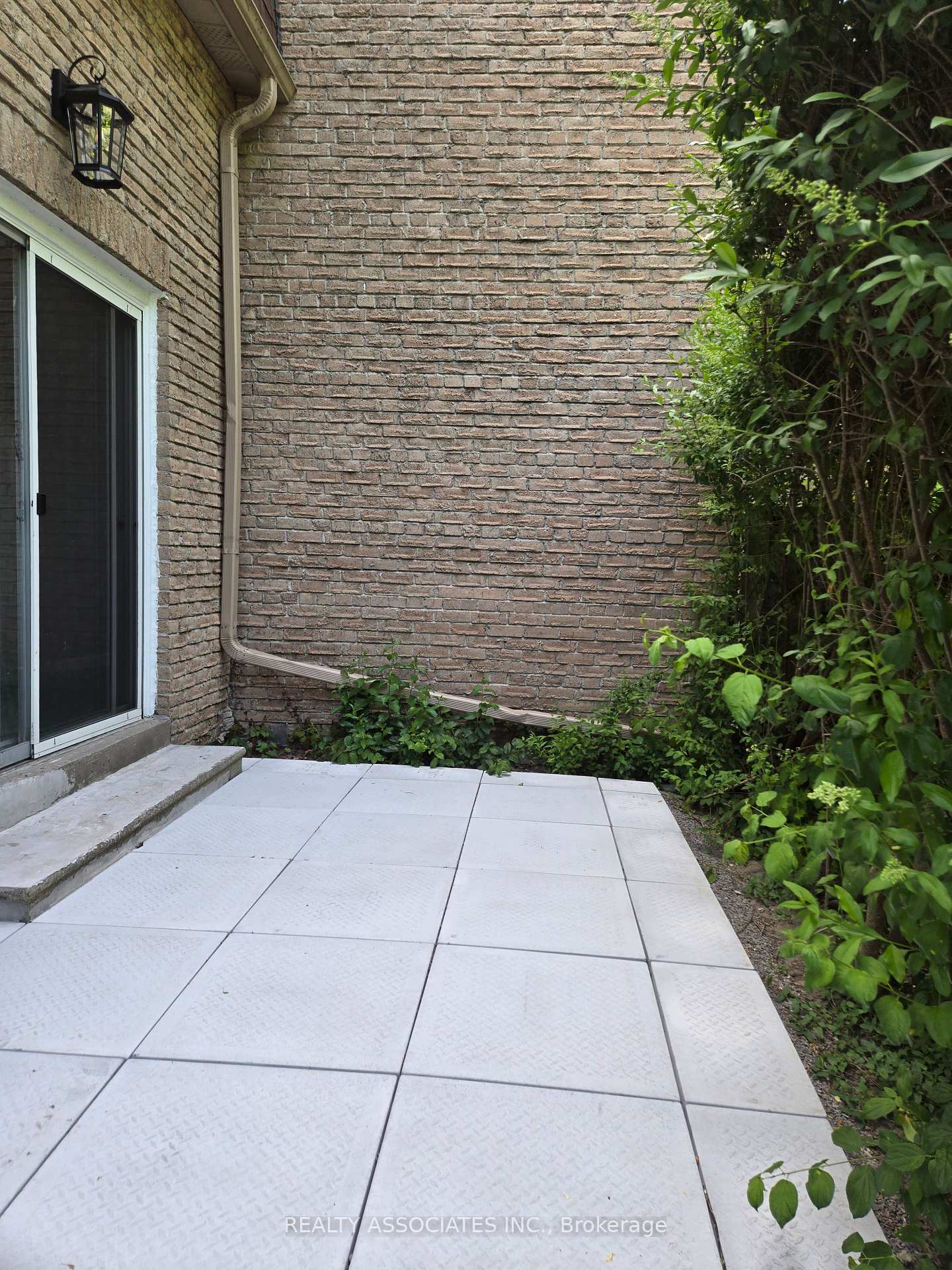 3 Bedrooms Condo at 2 Stonehill, Toronto For sale