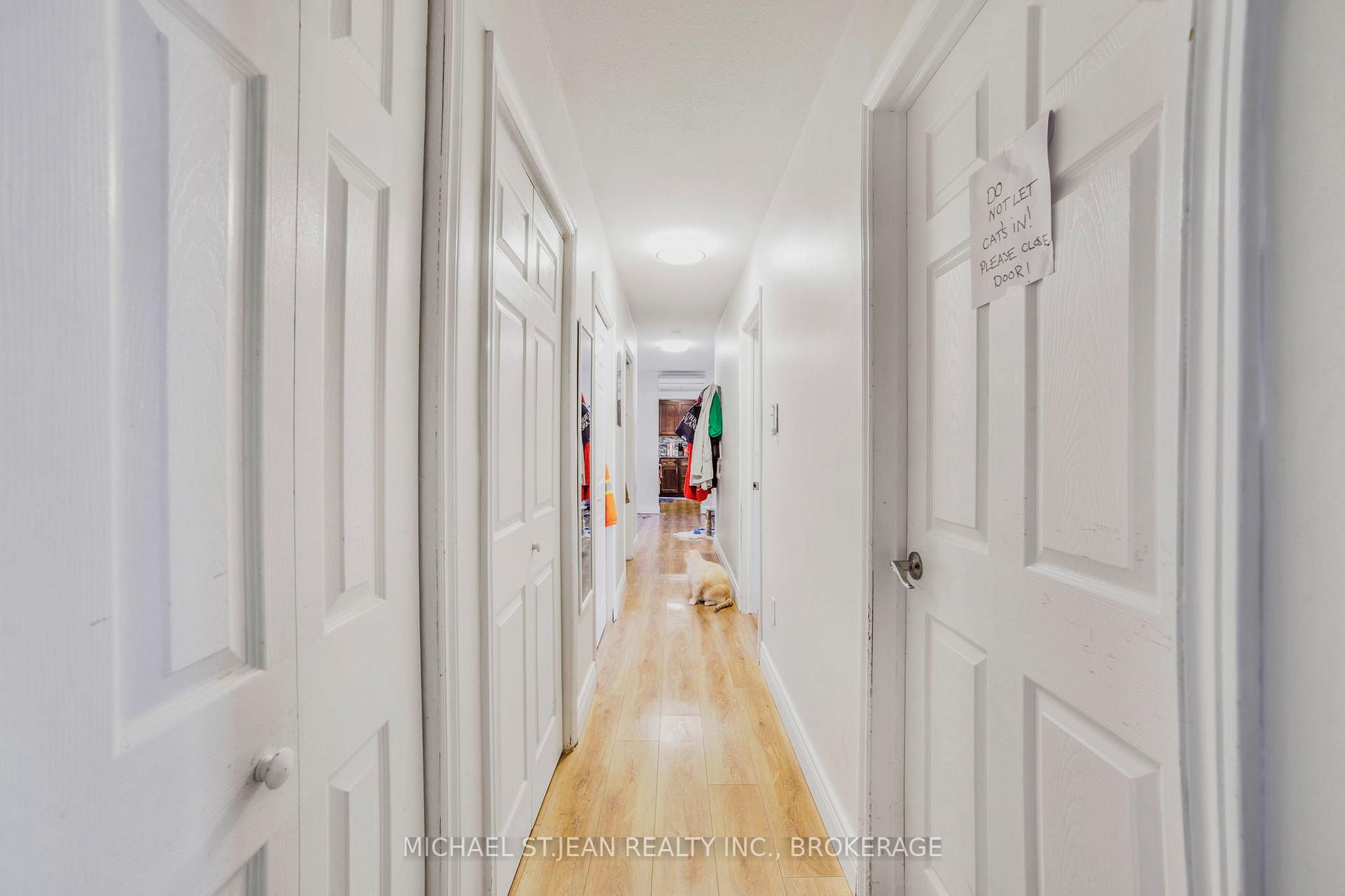 3 Bedrooms Condo at 15 Albright,  Hamilton For sale