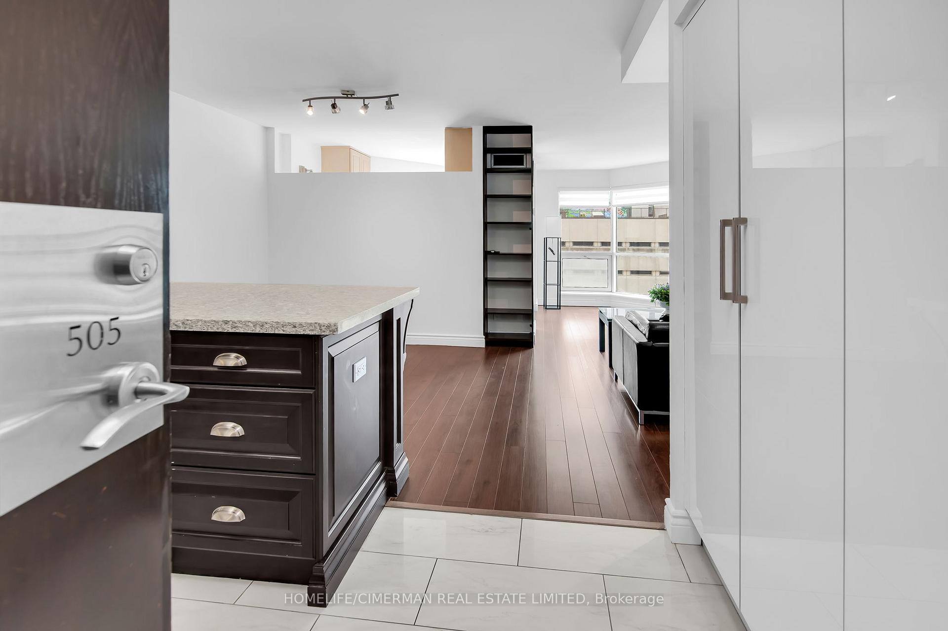 3 Bedrooms Condo at 10 Queens Quay, Toronto For sale
