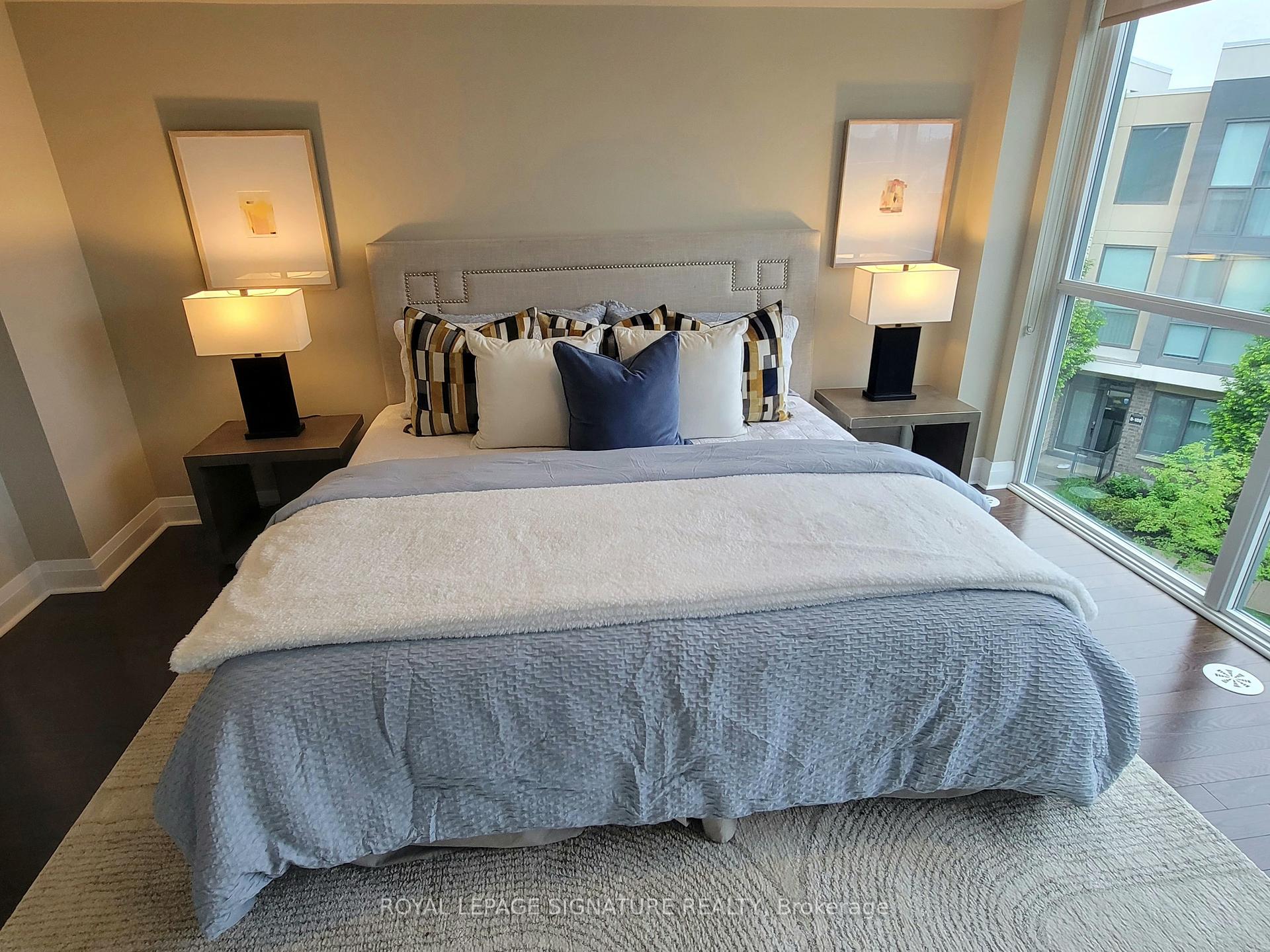 3 Bedrooms Condo at 130 Little Creek, Mississauga For sale