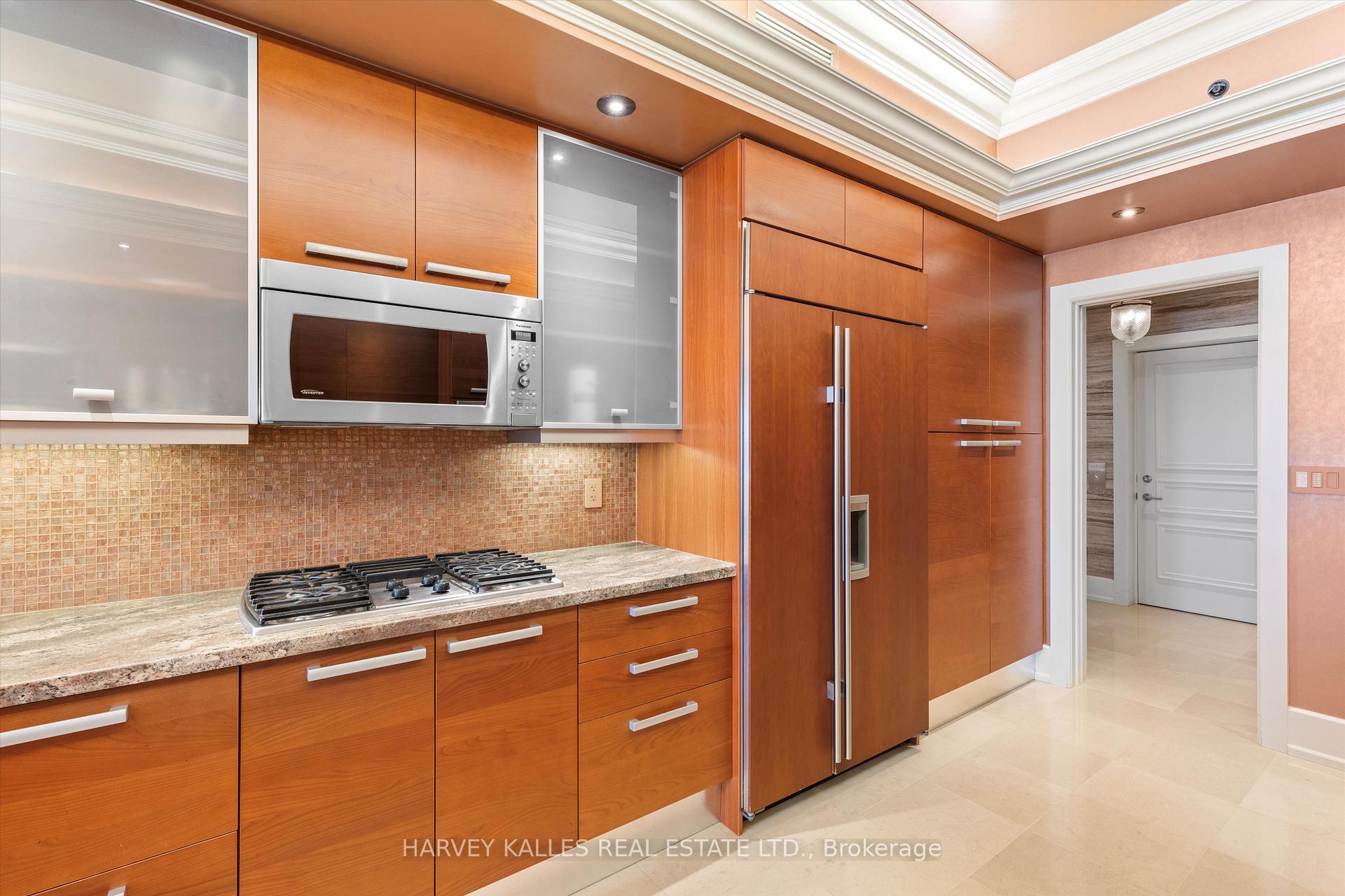 3 Bedrooms Condo at 662 Sheppard, Toronto For sale