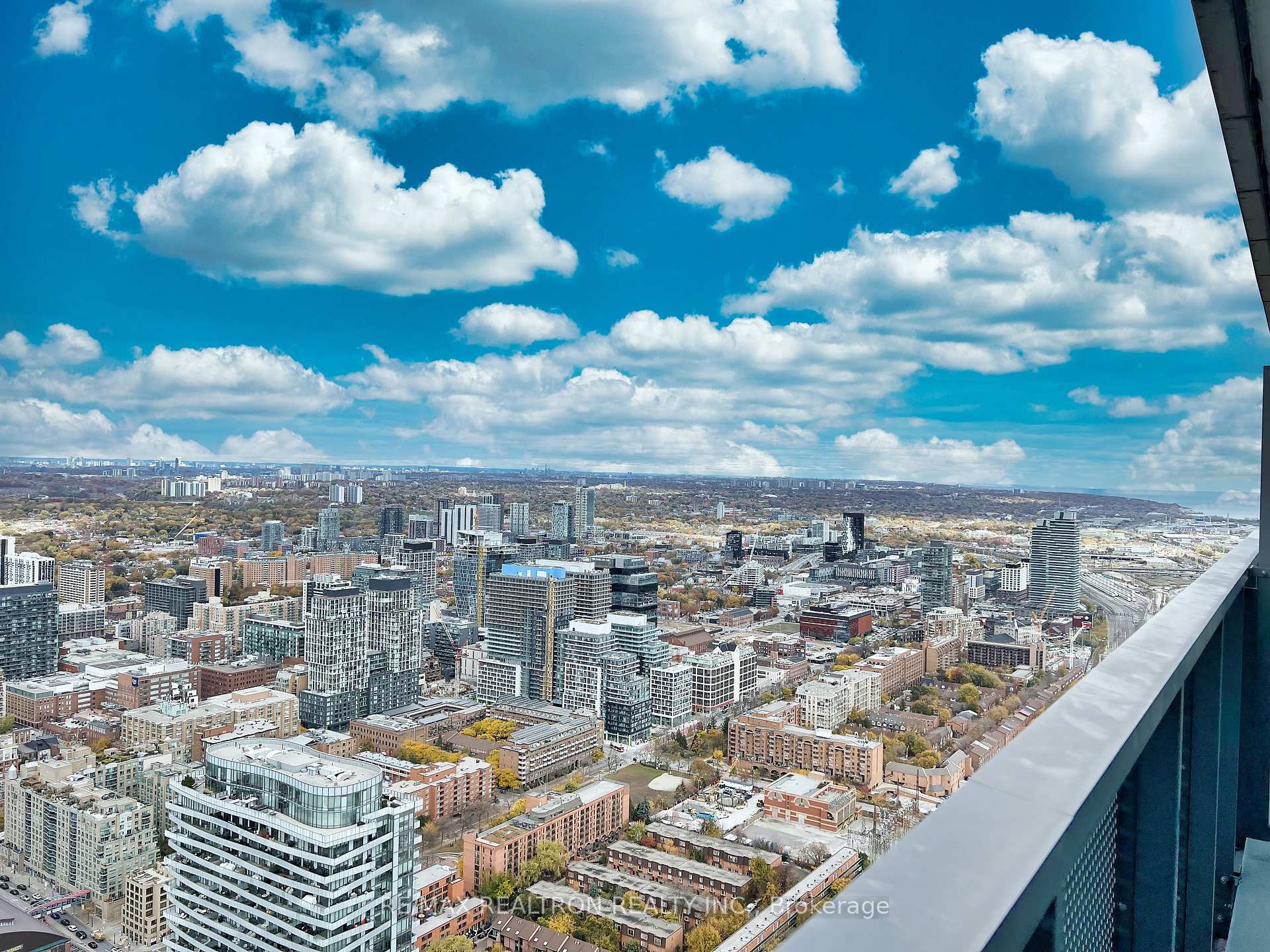 2 Bedrooms Condo at 55 Cooper, Toronto For sale