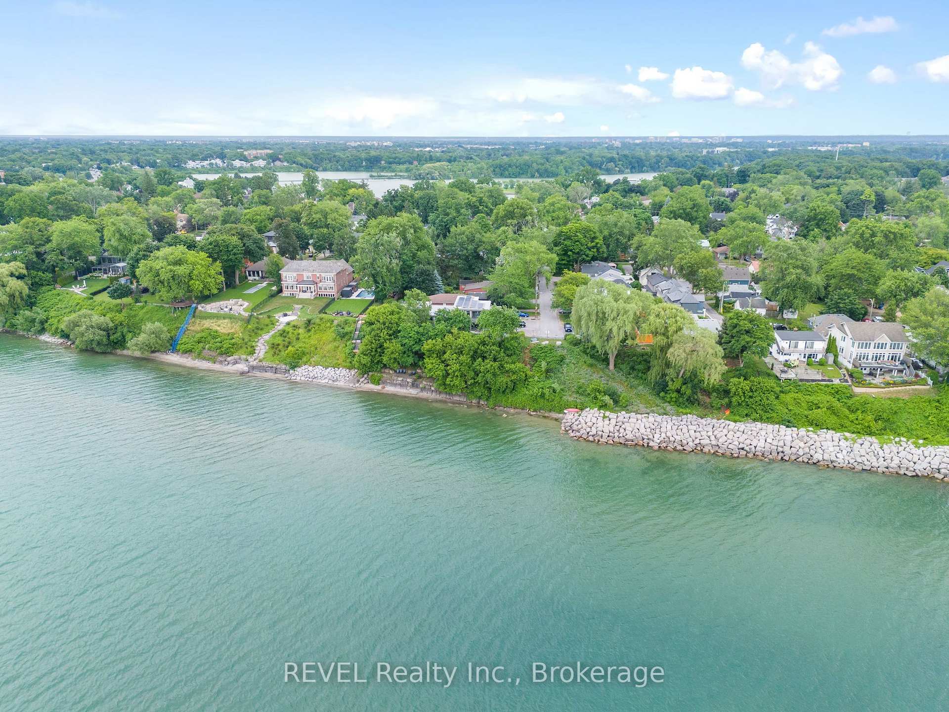 Photo of 10 PAXTON Avenue, St. Catharines, ON L2N 5H8