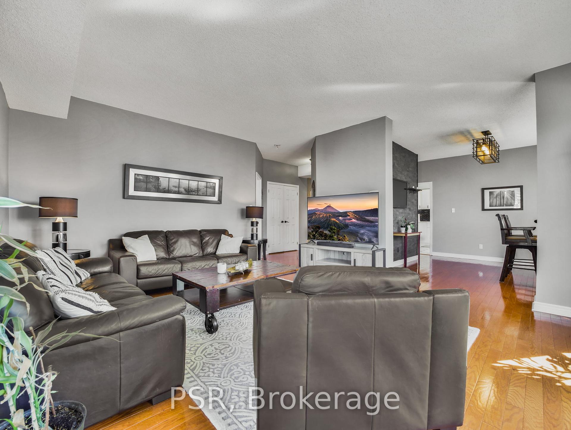 2 Bedrooms Condo at 67 Caroline,  Hamilton For sale