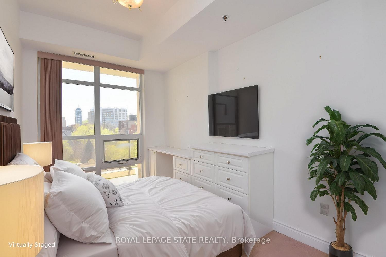 2 Bedrooms Condo at 90 Charlton, Hamilton For sale