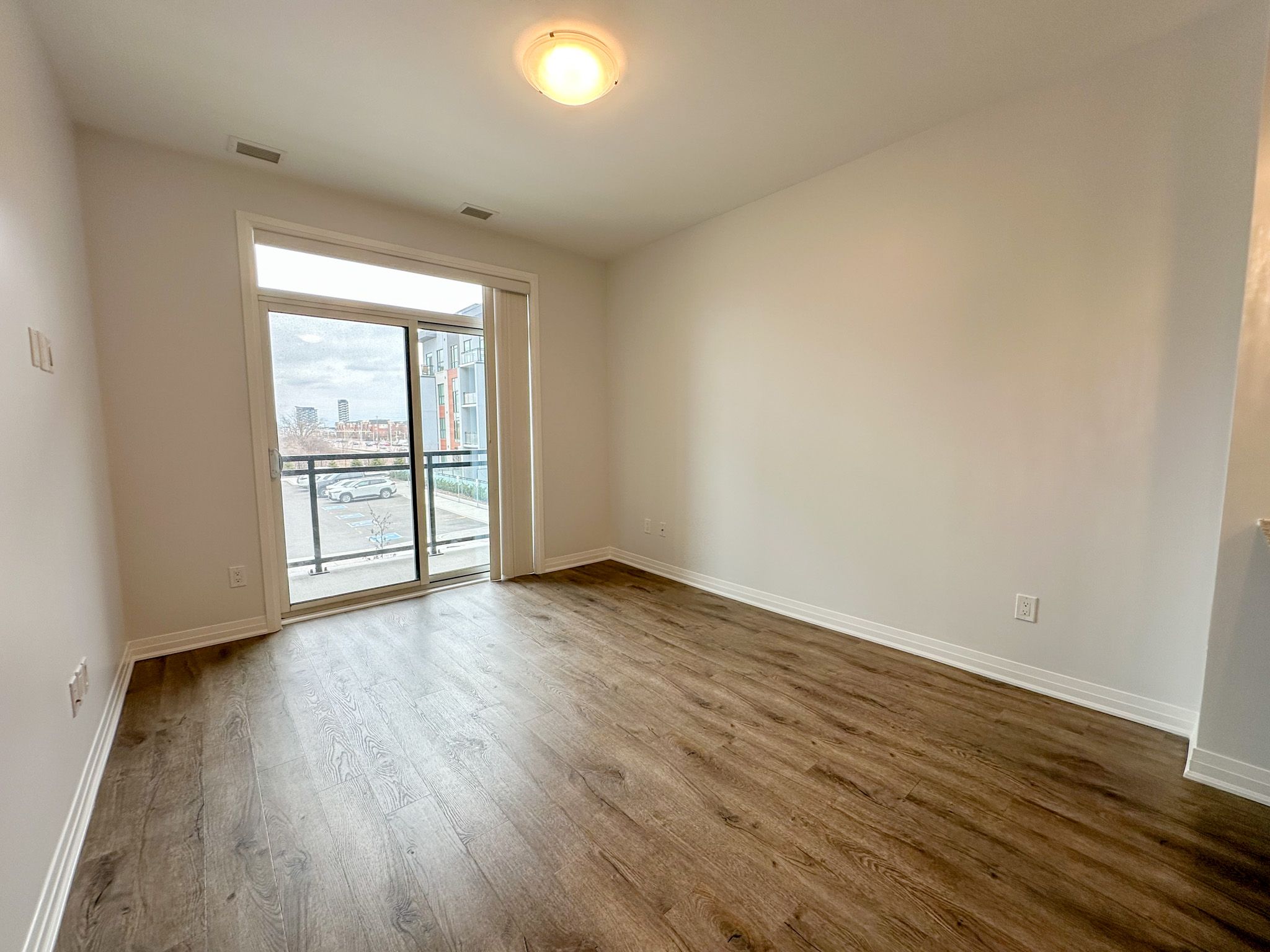 95 Dundas Street W 226