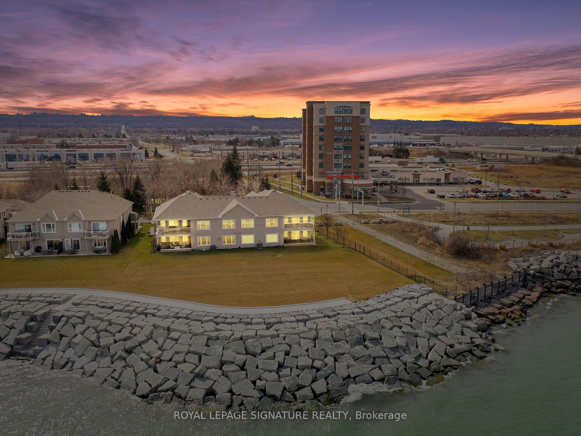 3 Bedrooms Condo at 484 Millen,  Hamilton For sale