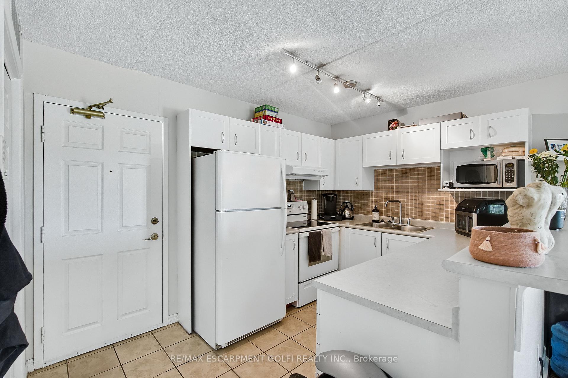 1 Bedroom Condo at 1451 Walker’s, Burlington For sale