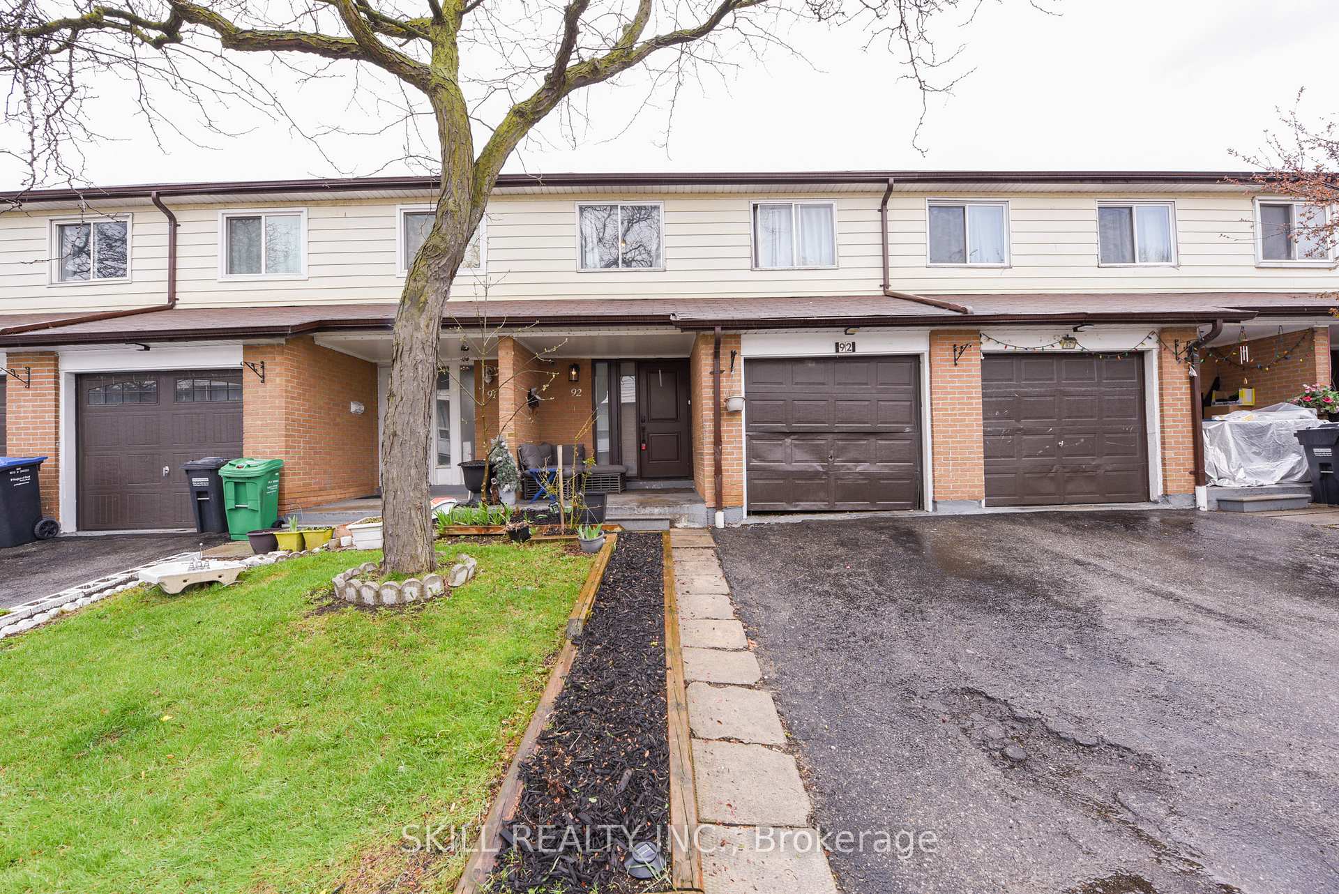 5 Bedrooms Condo at 7500 Goreway,  Mississauga For sale