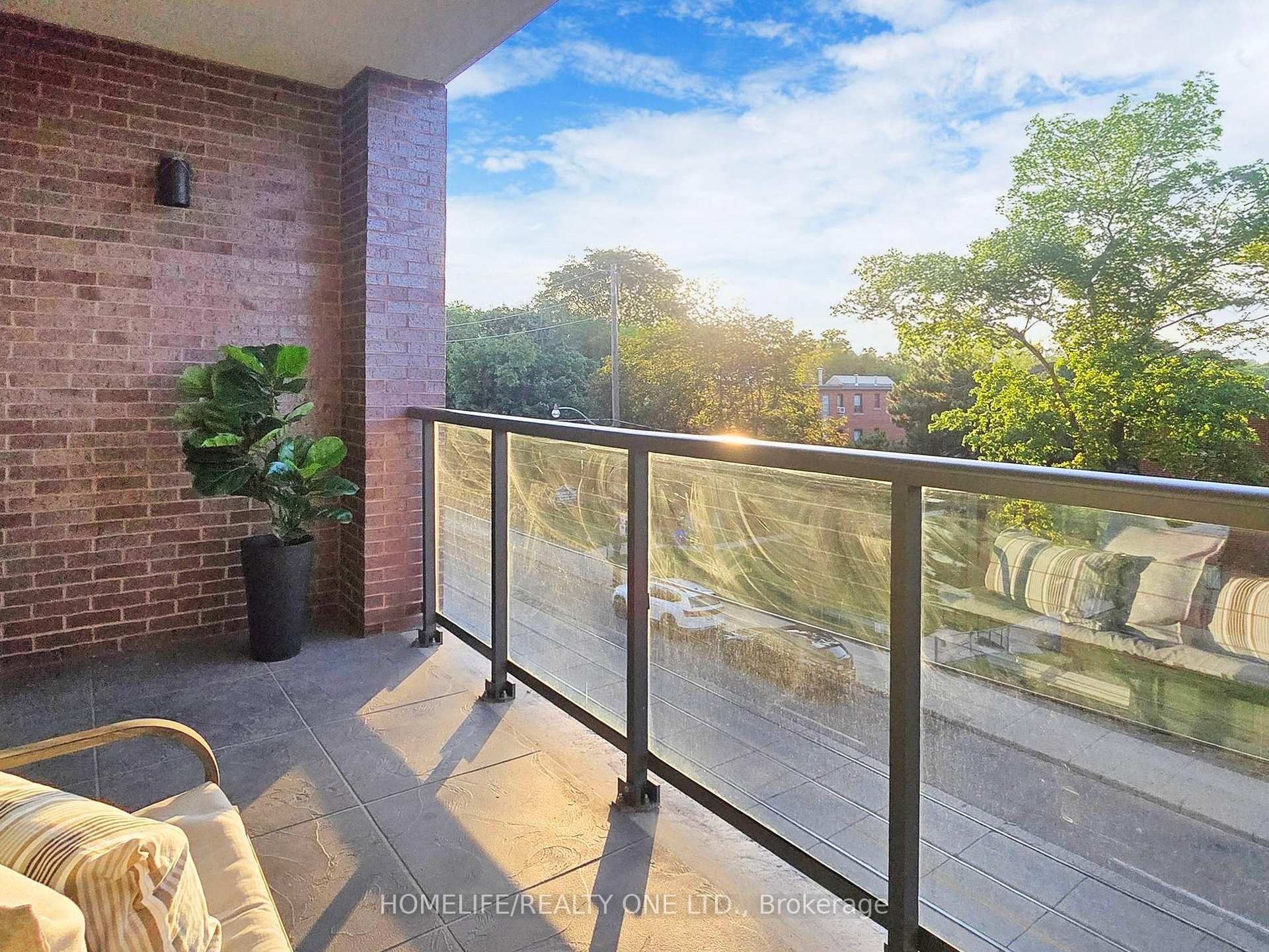 2 Bedrooms Condo at 1331 Queen, Toronto For sale