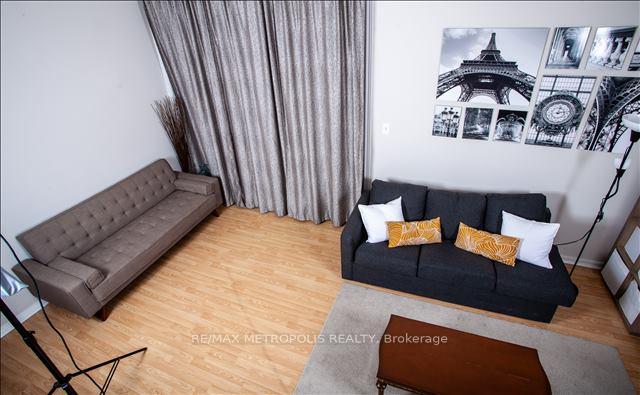 5 Bedrooms Condo at 39 John Cabot,  Toronto For sale