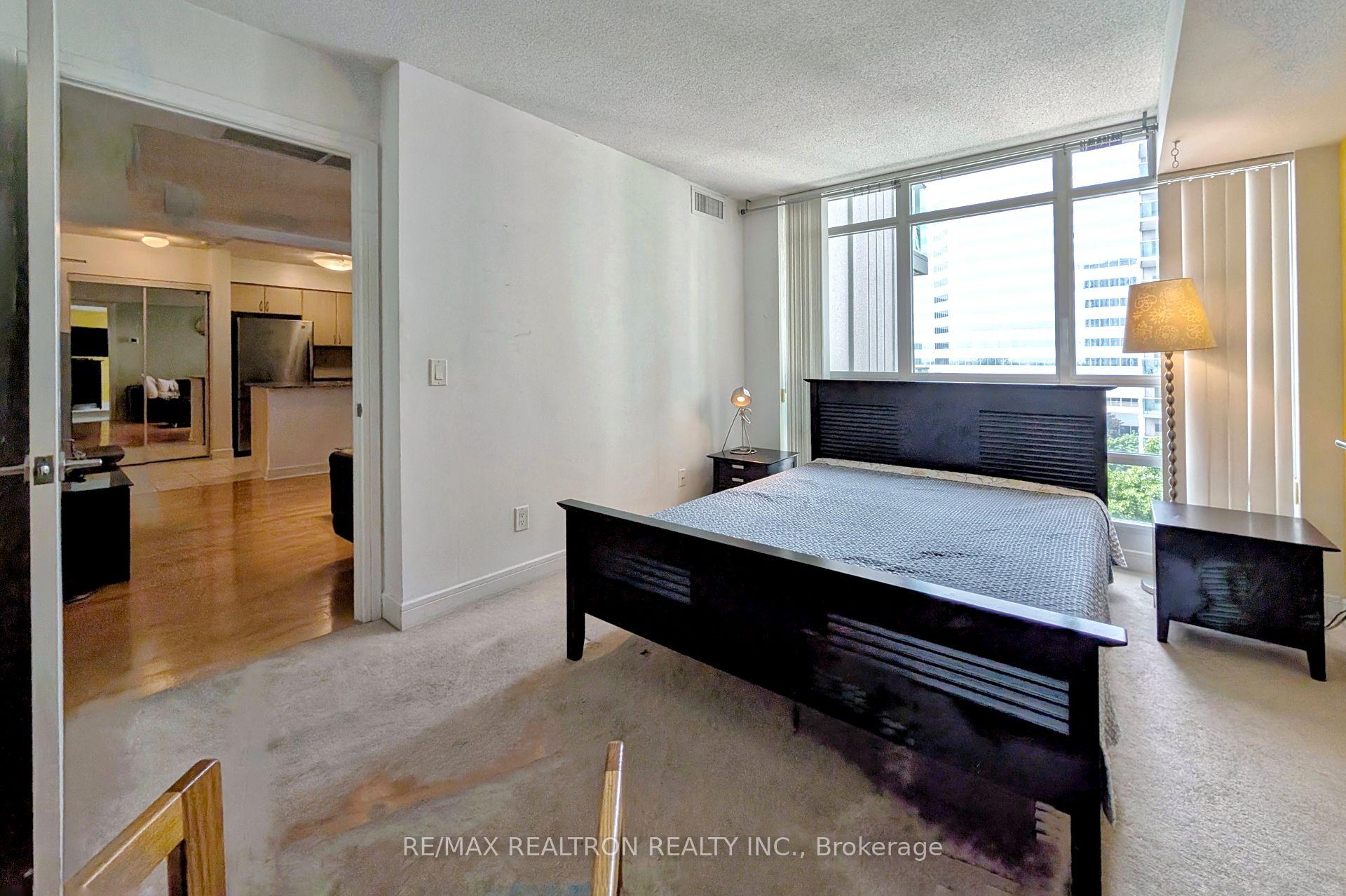 3 Bedrooms Condo at 35 Bales, Toronto For sale