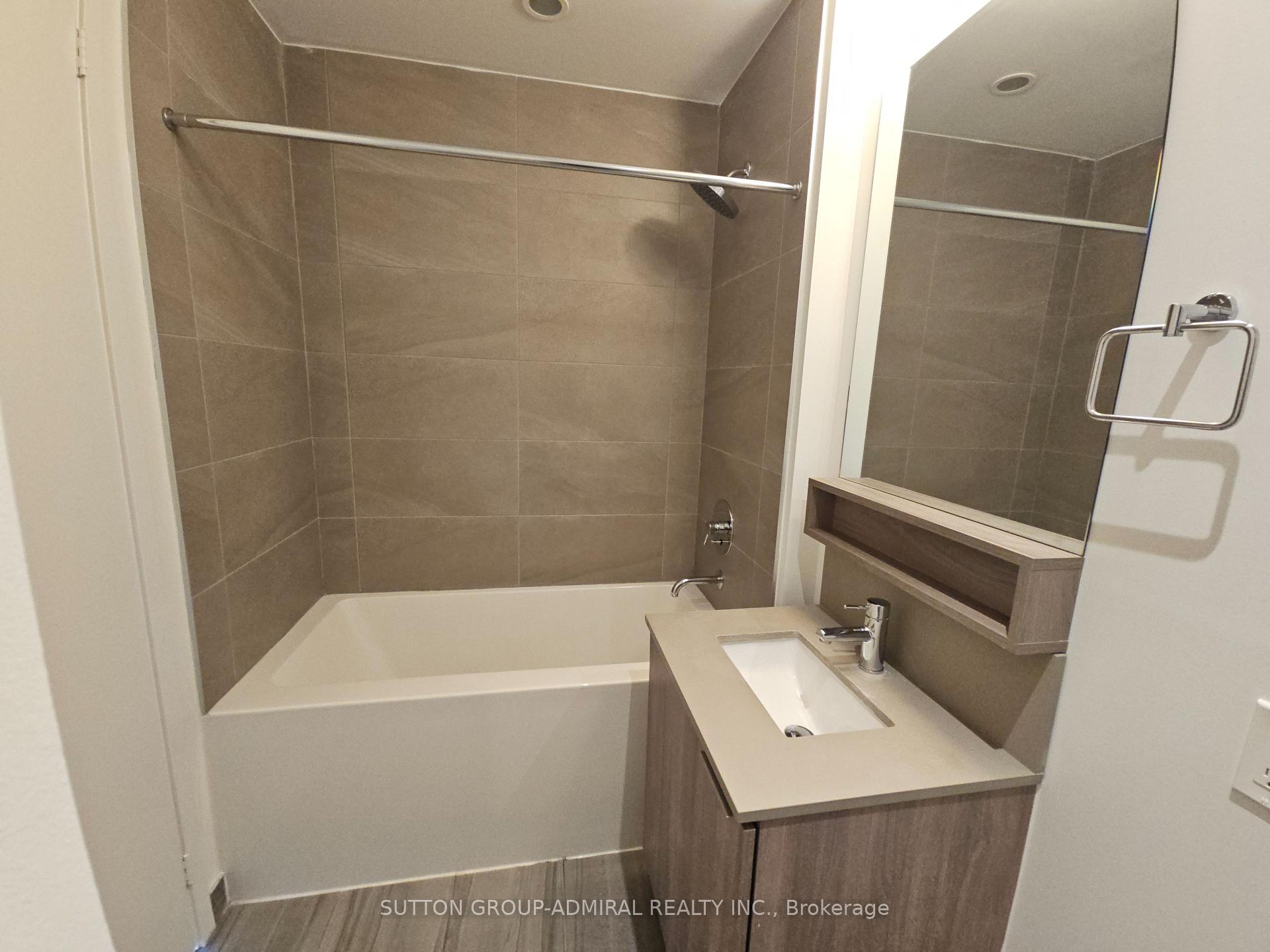 3 Bedrooms Condo at 950 Portage, Vaughan For sale