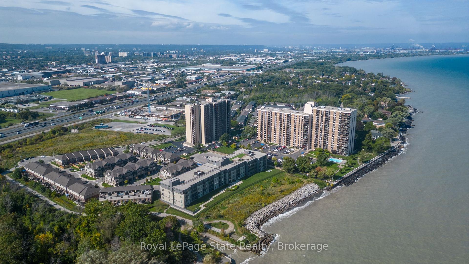 2 Bedrooms Condo at 500 Green,  Hamilton For sale