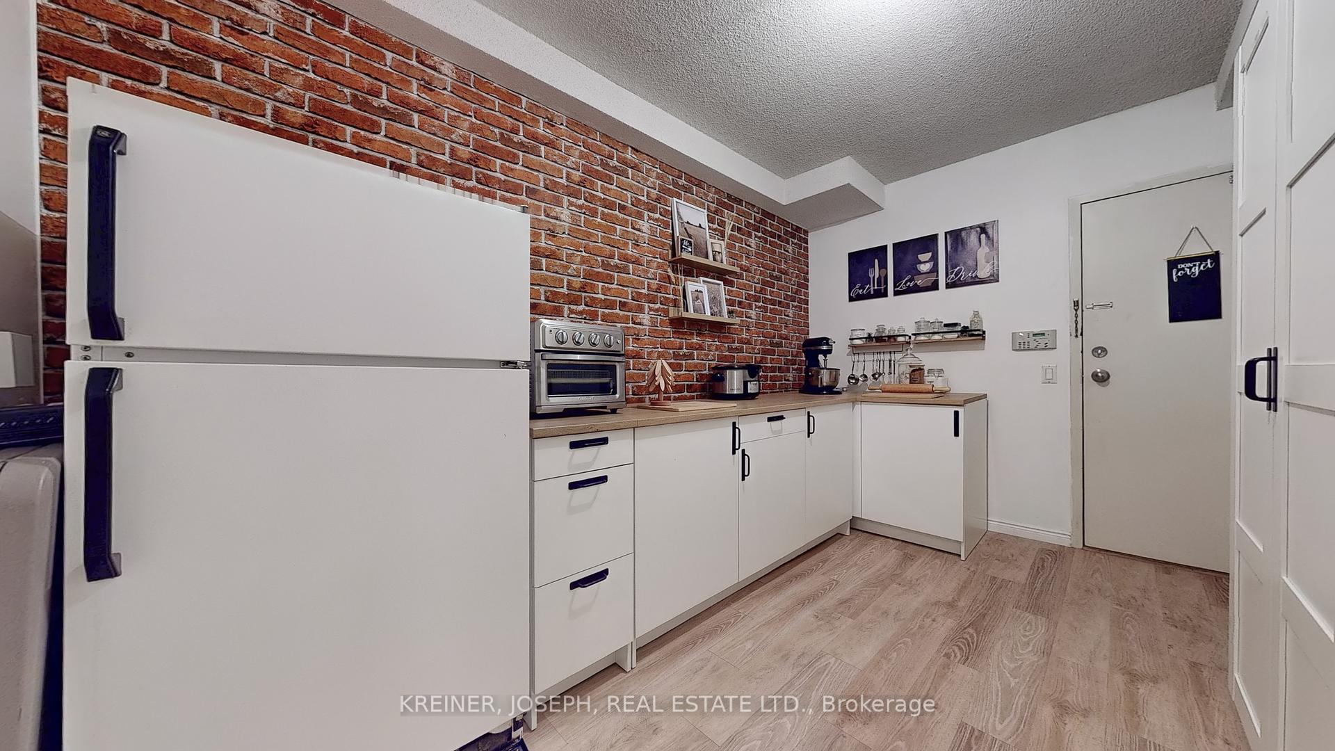 3 Bedrooms Condo at 900 Steeles,  Vaughan For sale