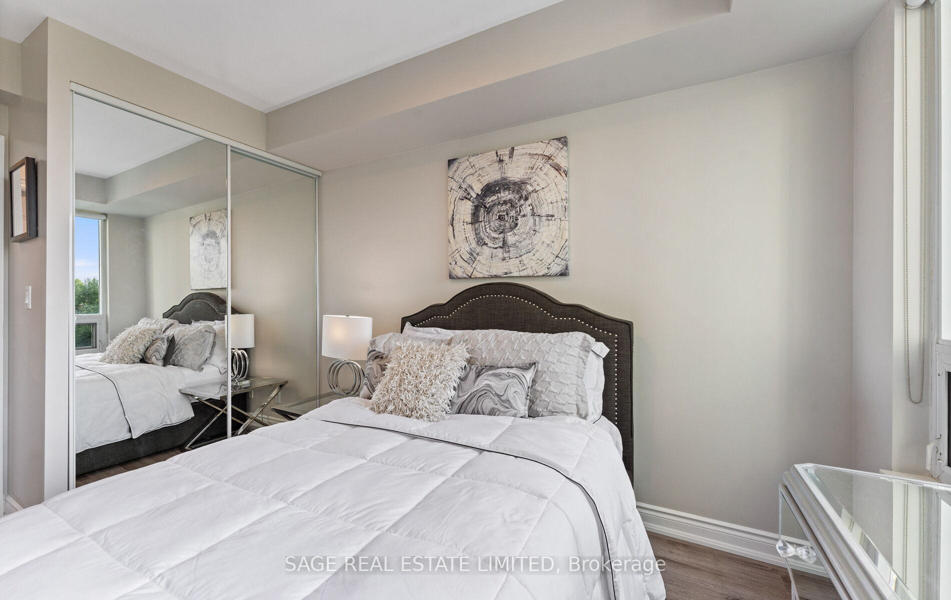 2 Bedrooms Condo at 88 Promenade, Vaughan For sale