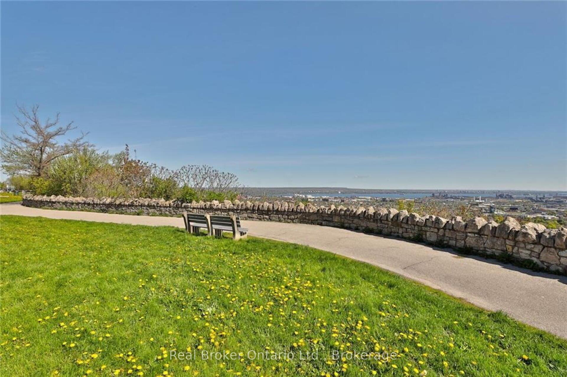 2 Bedrooms Co-op at 5 East 36th, Hamilton For sale