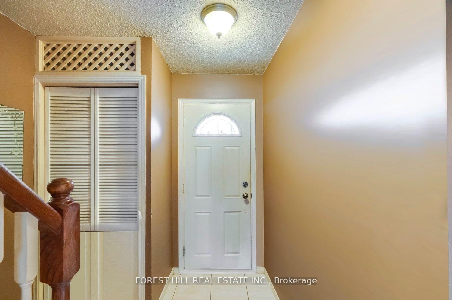 3 Bedrooms Condo at 10 Angus, Hamilton For sale