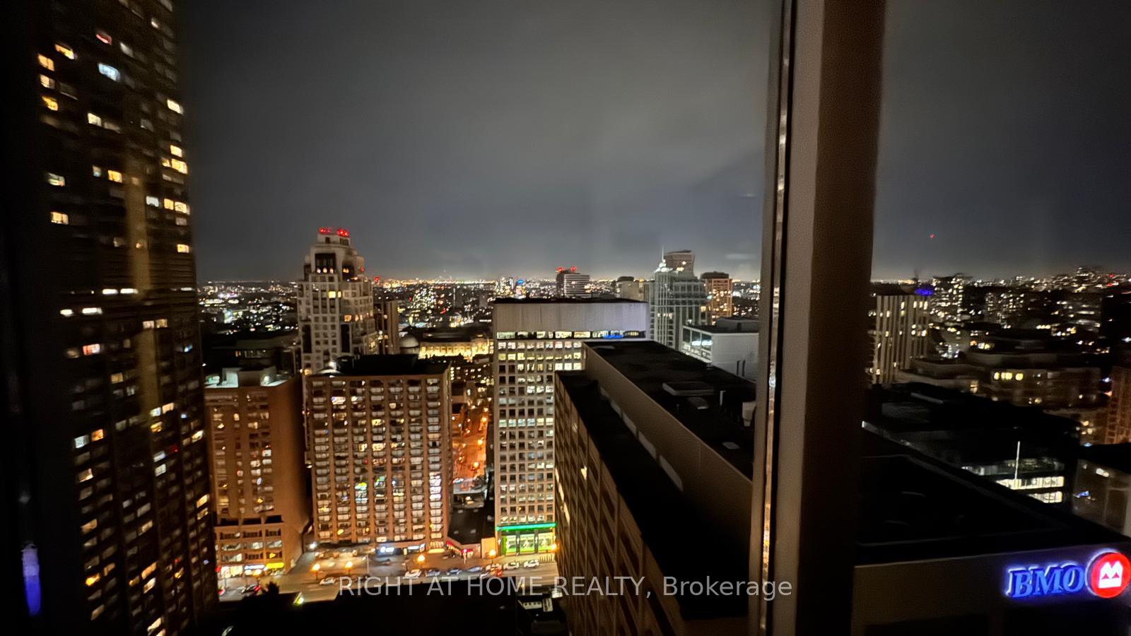 2 Bedrooms Condo at 35 Balmuto,  Toronto For sale