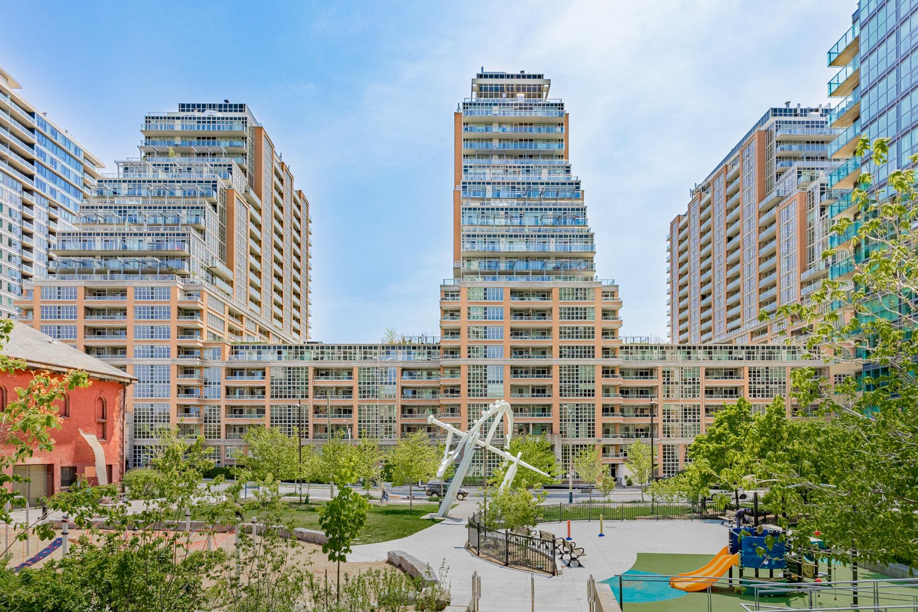 85 East Liberty Street Unit# TH77B Toronto C01 Ontario M6K 3R4