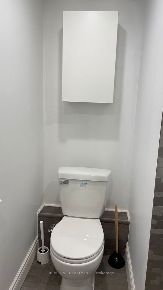 https://trreb-image.ampre.ca/IWSjqteLQMpwQWI-cC2wiO0YwQ194dyk3JcMm914zko/rs:fit:960:960/wm:.5:so:0:50:.4/wmsh:10/wmt:PHNwYW4gZm9yZWdyb3VuZD0nd2hpdGUnIGZvbnQ9JzY4Jz5SRUFMIE9ORSBSRUFMVFkgSU5DLiwgQnJva2VyYWdlPC9zcGFuPg/L3RycmViL2xpc3RpbmdzLzQwLzUxLzExLzY3L3AvMTlhYjNhZTUtYjM5Yy00NmQwLWFmMzMtNjk0OTEyNjdhMGYwLmpwZw.jpg