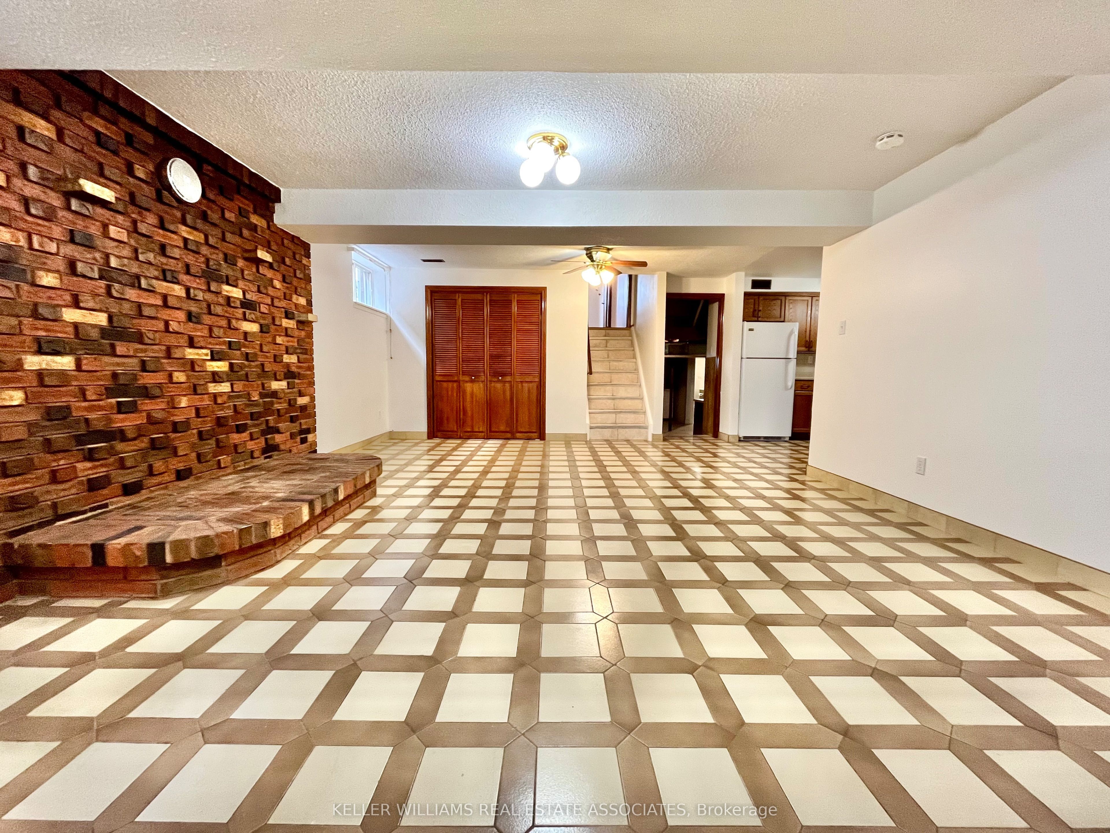39 Lisgar Court, #Lower