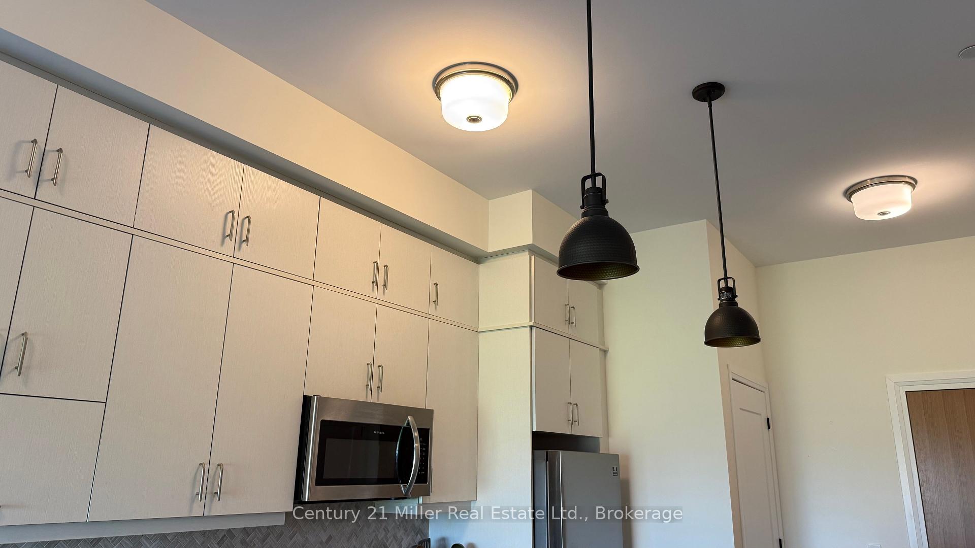 2 Bedrooms Condo at 128 Grovewood, Oakville For sale