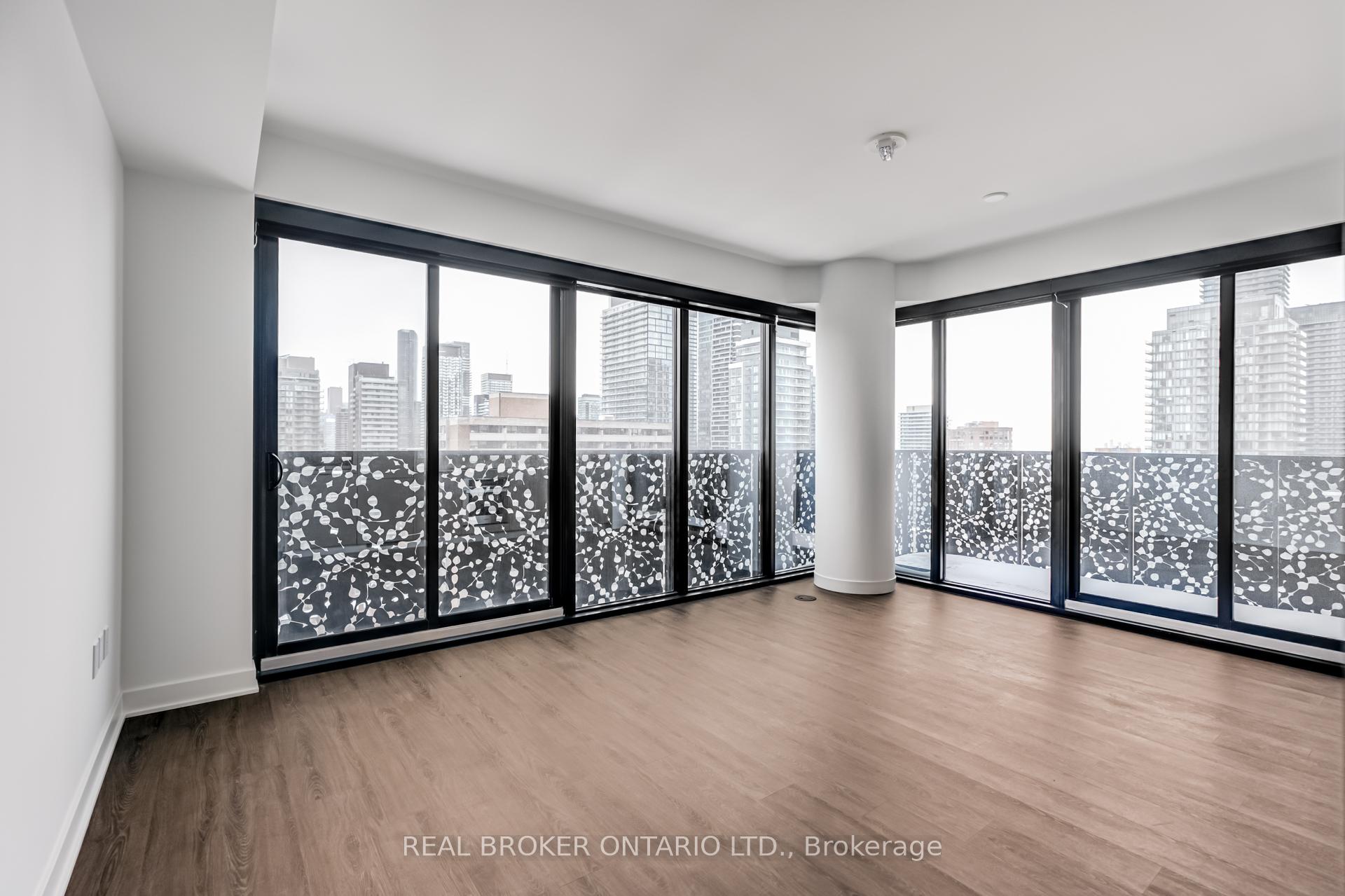 3 Bedrooms Condo at 55 Charles St, Toronto For sale