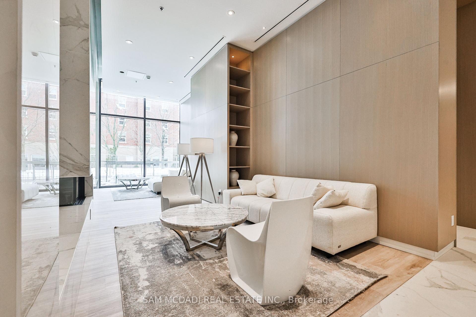 3 Bedrooms Condo at 370 Martha, Burlington For sale