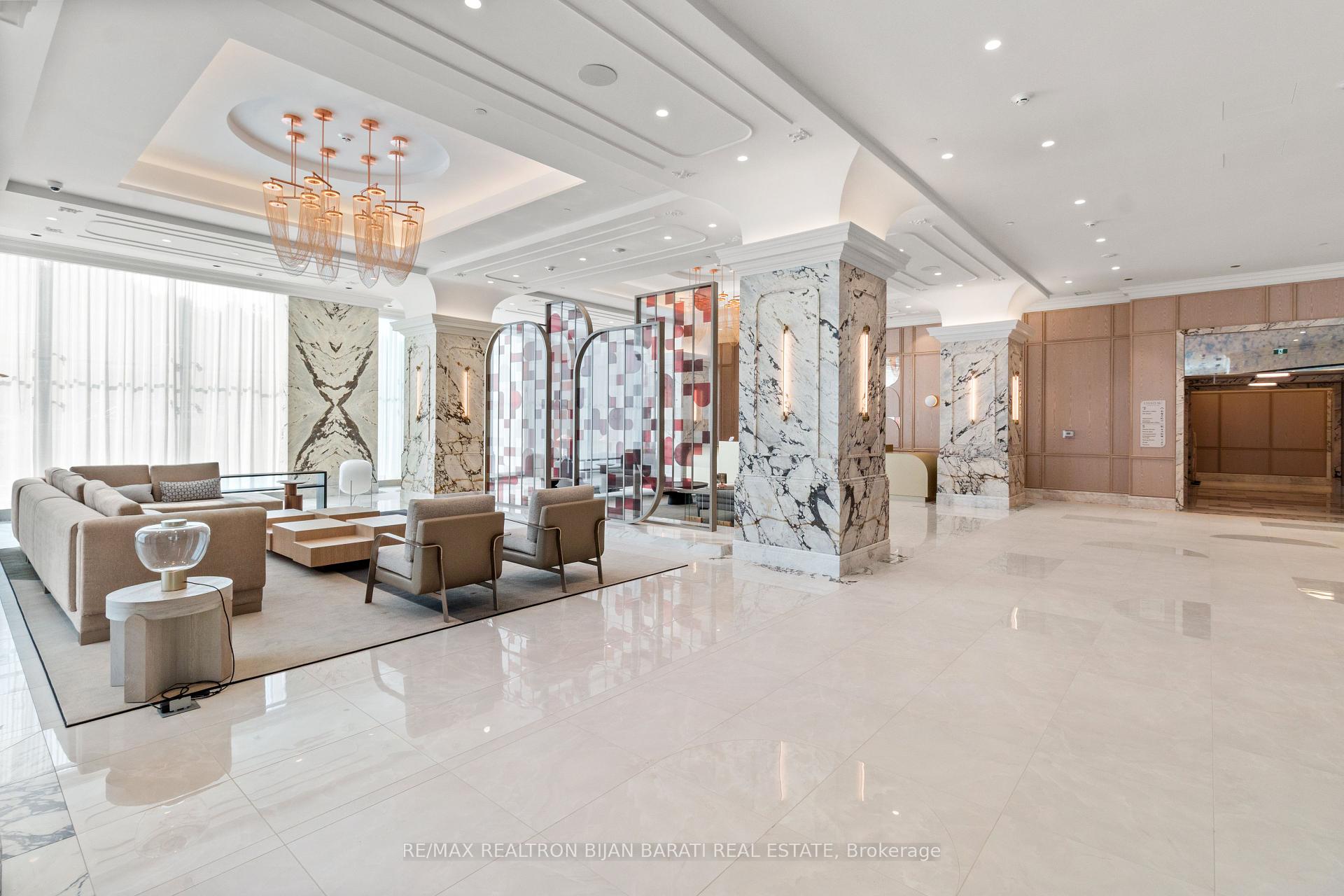 3 Bedrooms Condo at 10 Inn On The Park, Toronto For sale