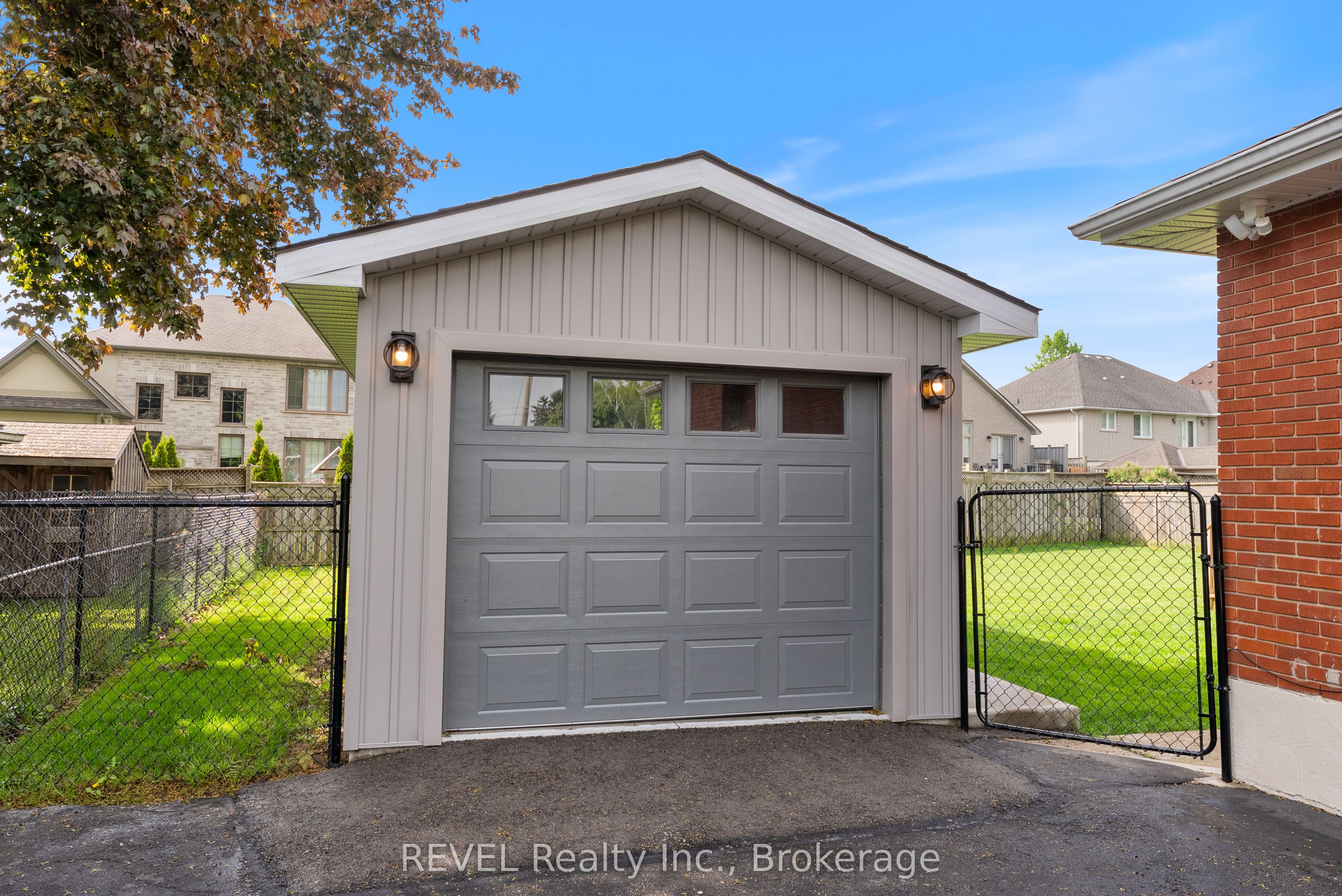 17 Varadi Avenue, Brant, ON N3R 3M9