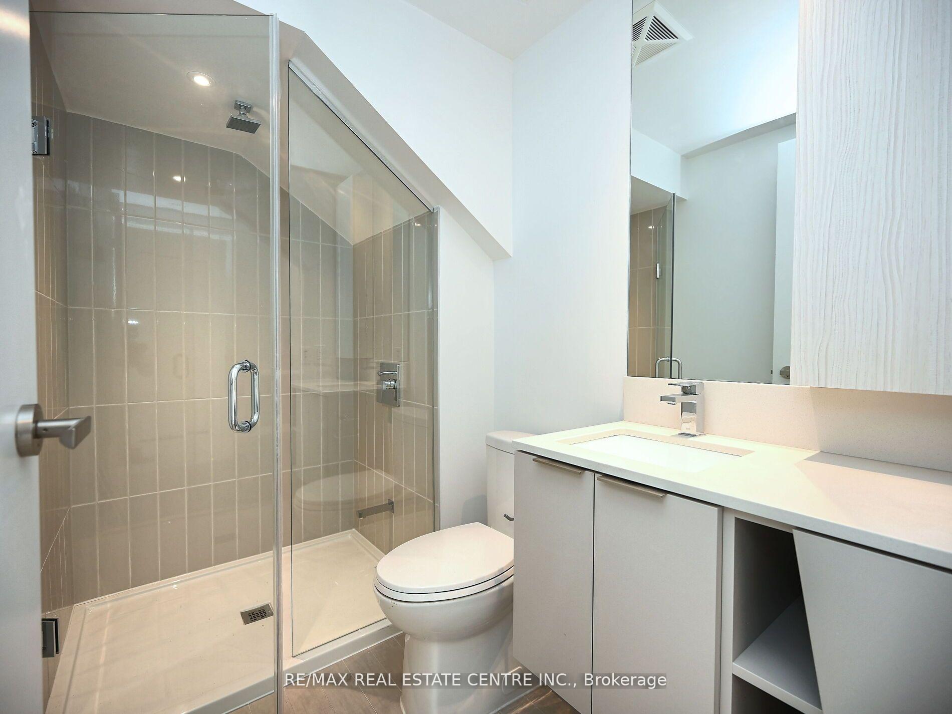 3 Bedrooms Condo at 3900 Confederation, Mississauga For sale