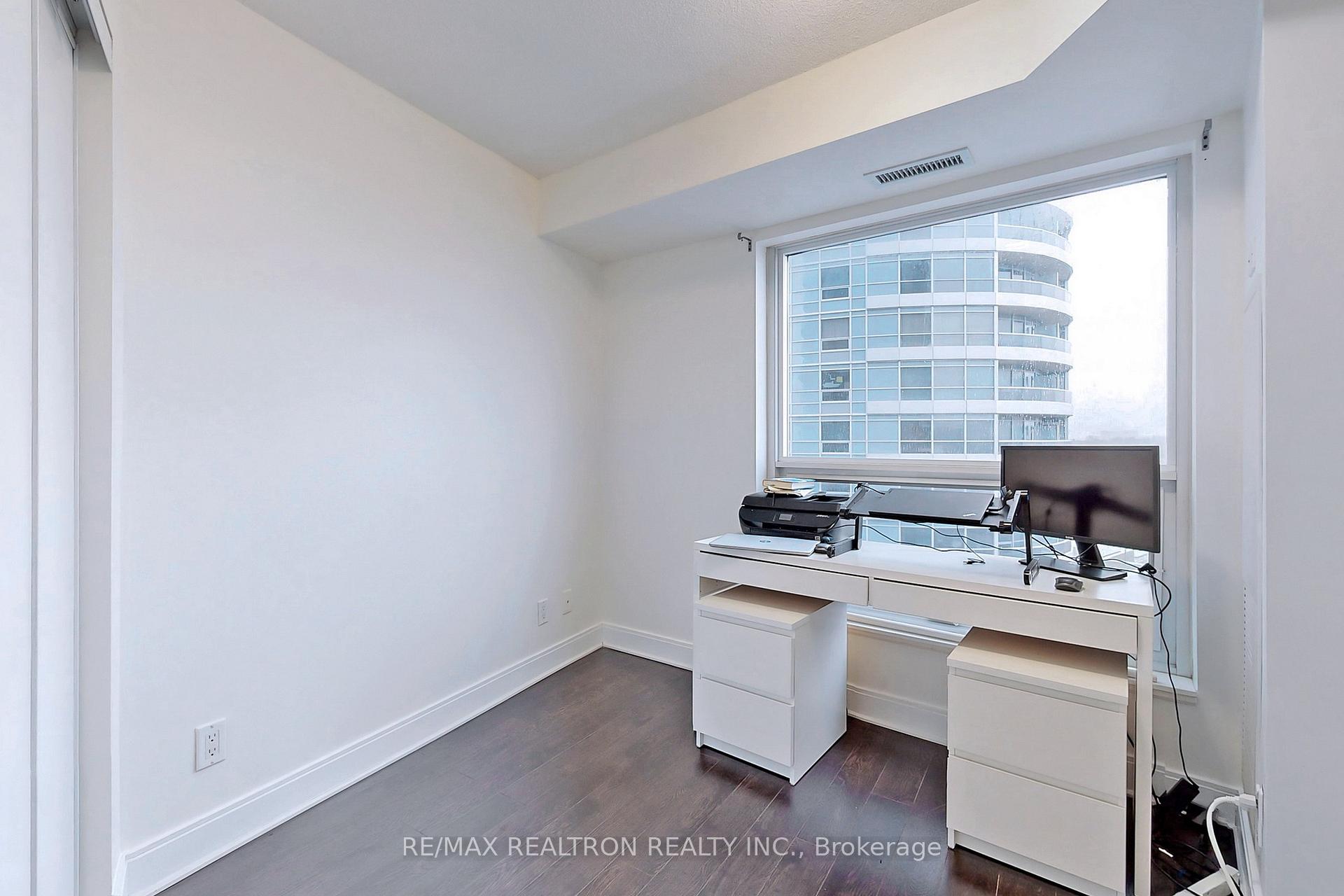 2 Bedrooms Condo at 125 Village Green, Toronto For sale