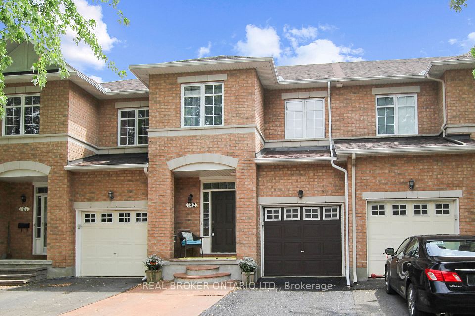 193 Deercroft