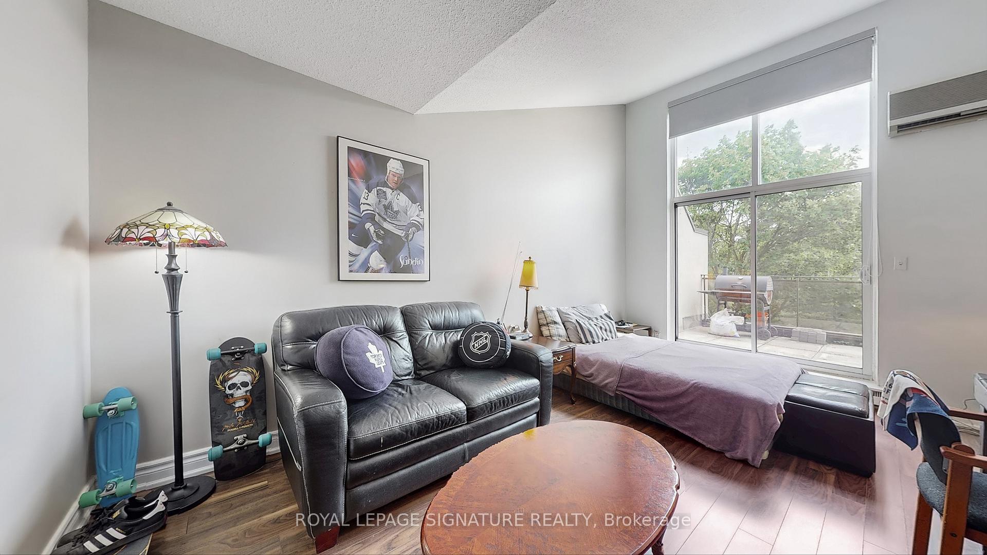 4 Bedrooms Condo at 20 Moonstone, Toronto For sale