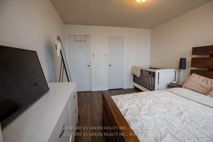 5 Bedrooms Condo at 366 The East Mall, Toronto For sale