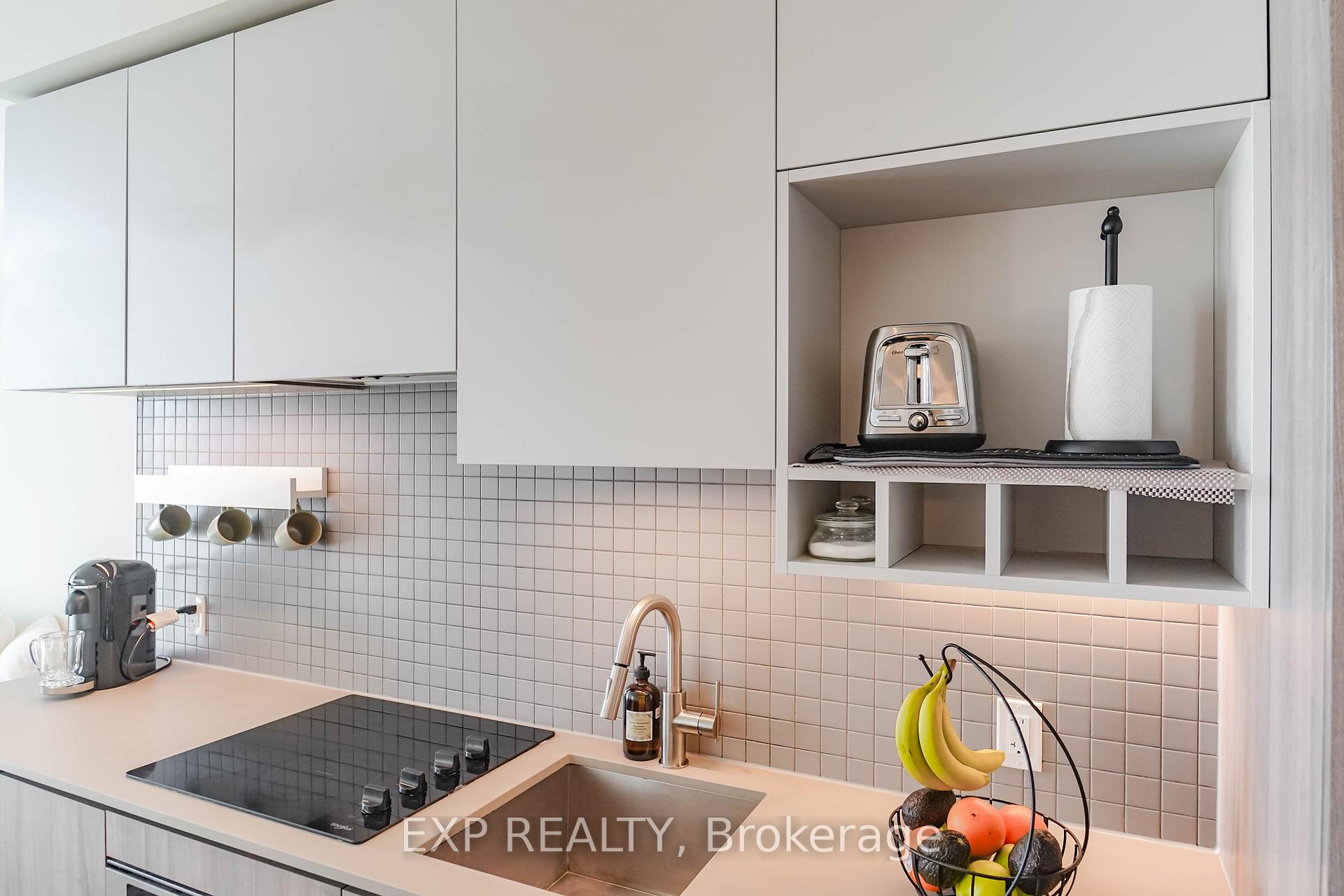 2 Bedrooms Condo at 950 Portage,  Vaughan For sale