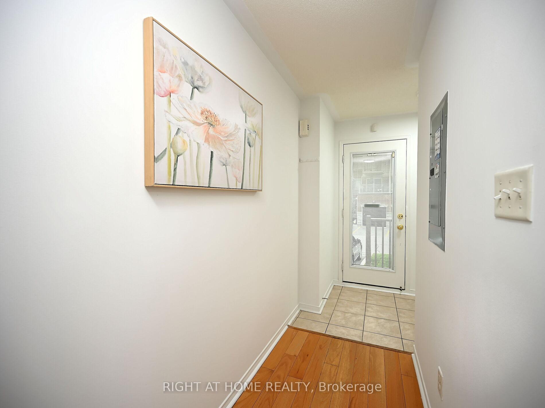 2 Bedrooms Condo at 3250 Bentley, Mississauga For sale