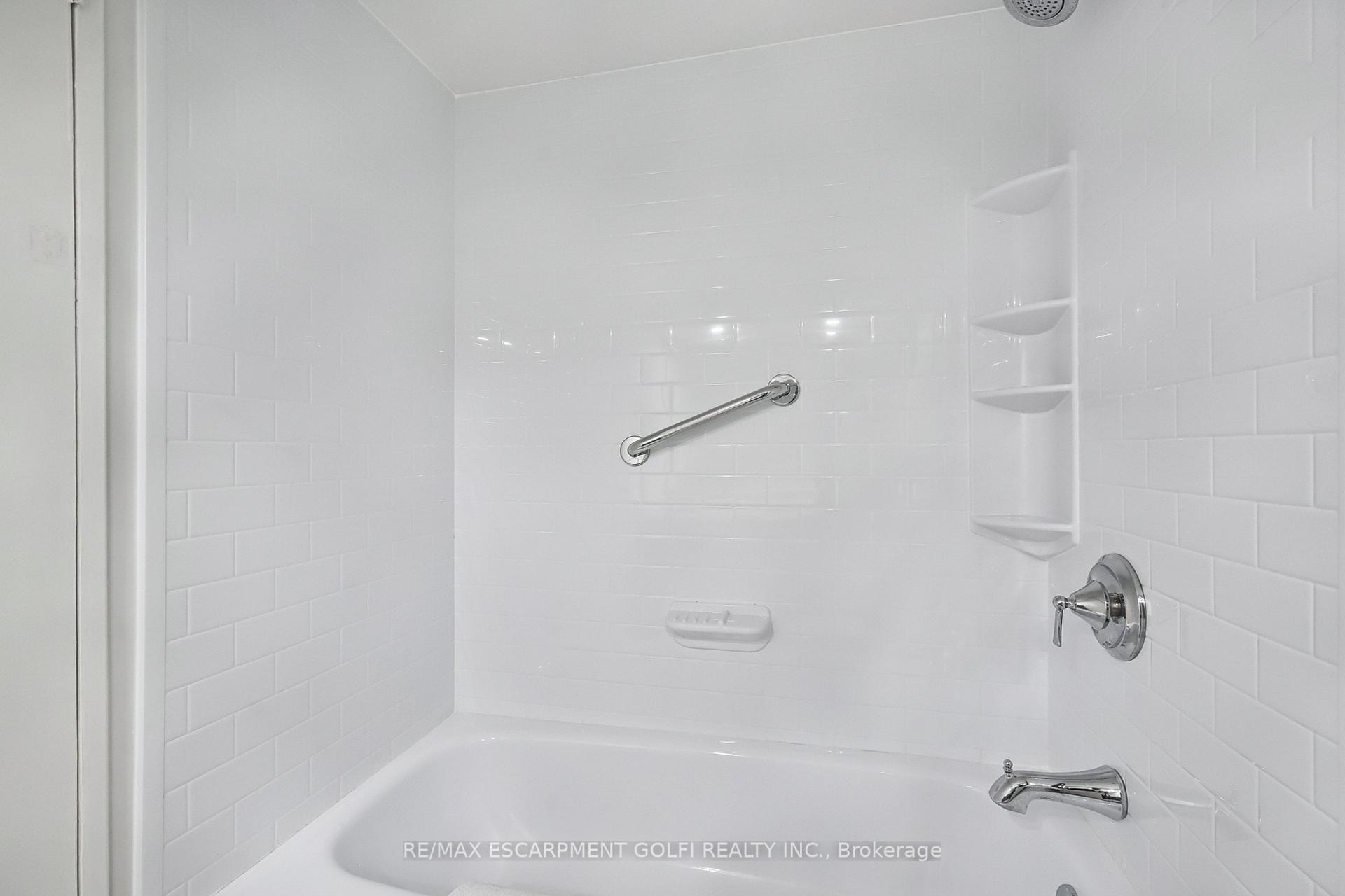 2 Bedrooms Condo at 222 Jackson,  Hamilton For sale