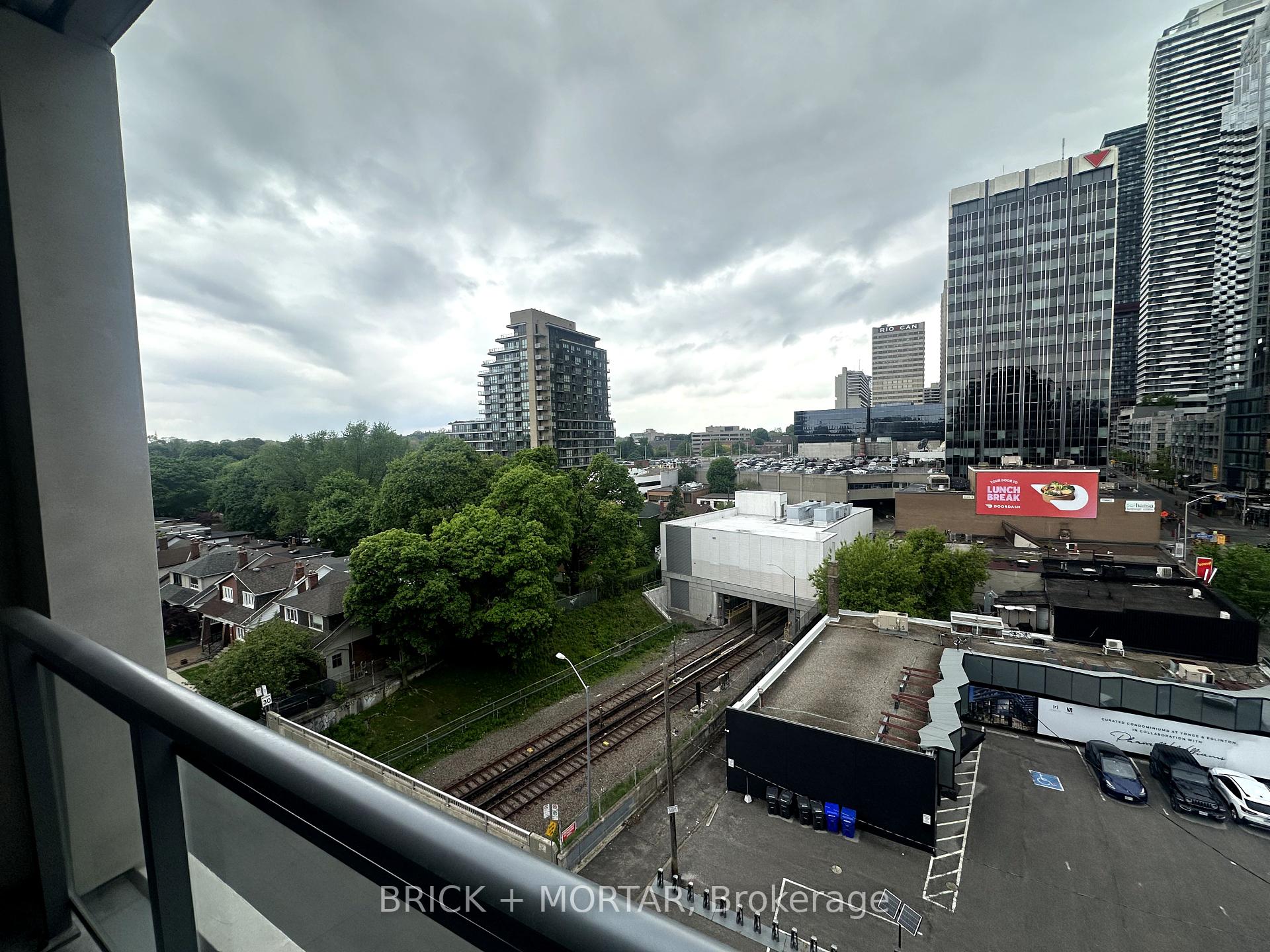 2 Bedrooms Condo at 1 Hillsdale, Toronto For sale
