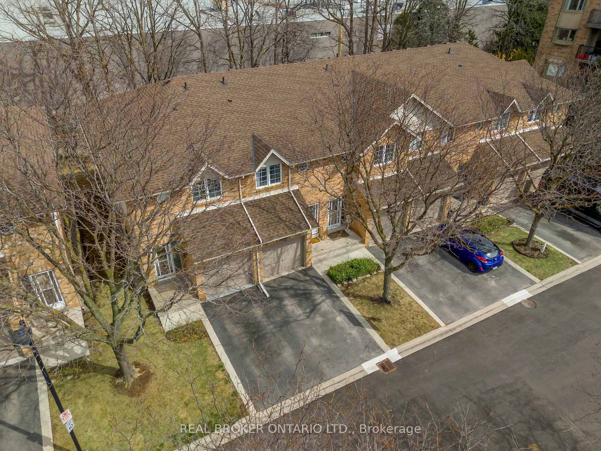 2 Bedrooms Condo at 2015 Cleaver, Burlington For sale