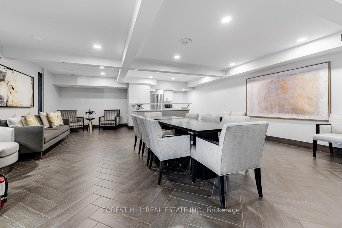 2 Bedrooms Condo at 175 Cumberland, Toronto For sale