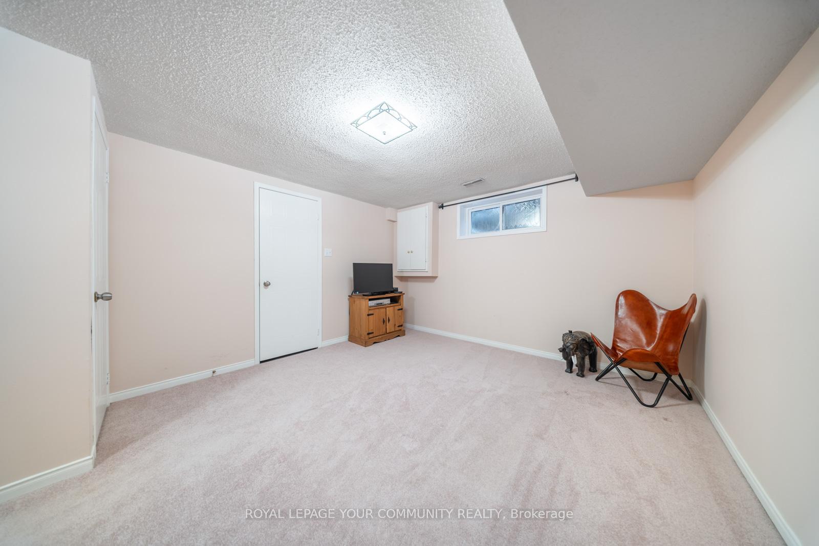 3 Bedrooms Condo at 5865 Dalebrook, Mississauga For sale