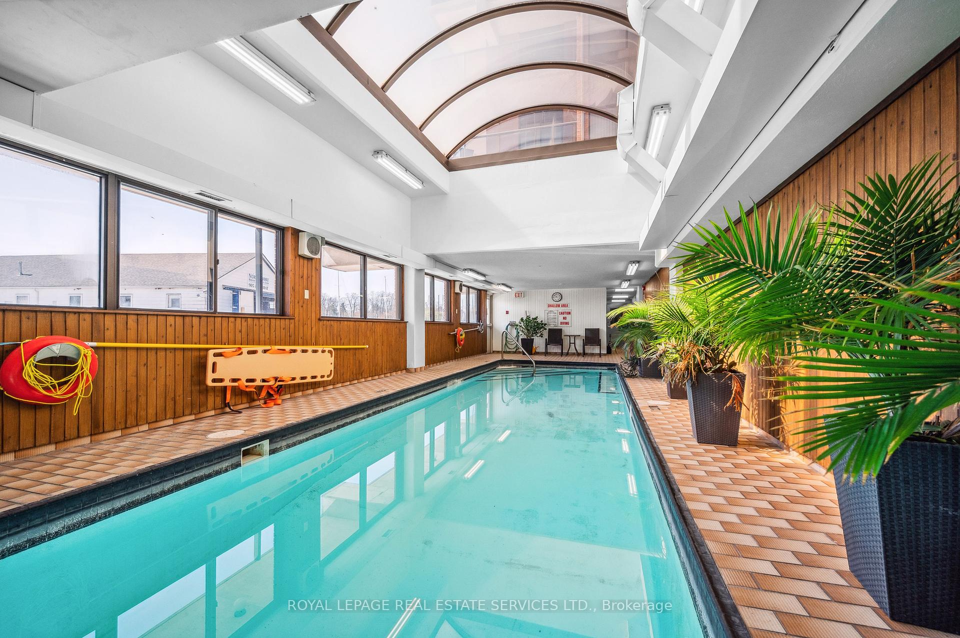2 Bedrooms Condo at 102 Bronte,  Oakville For sale